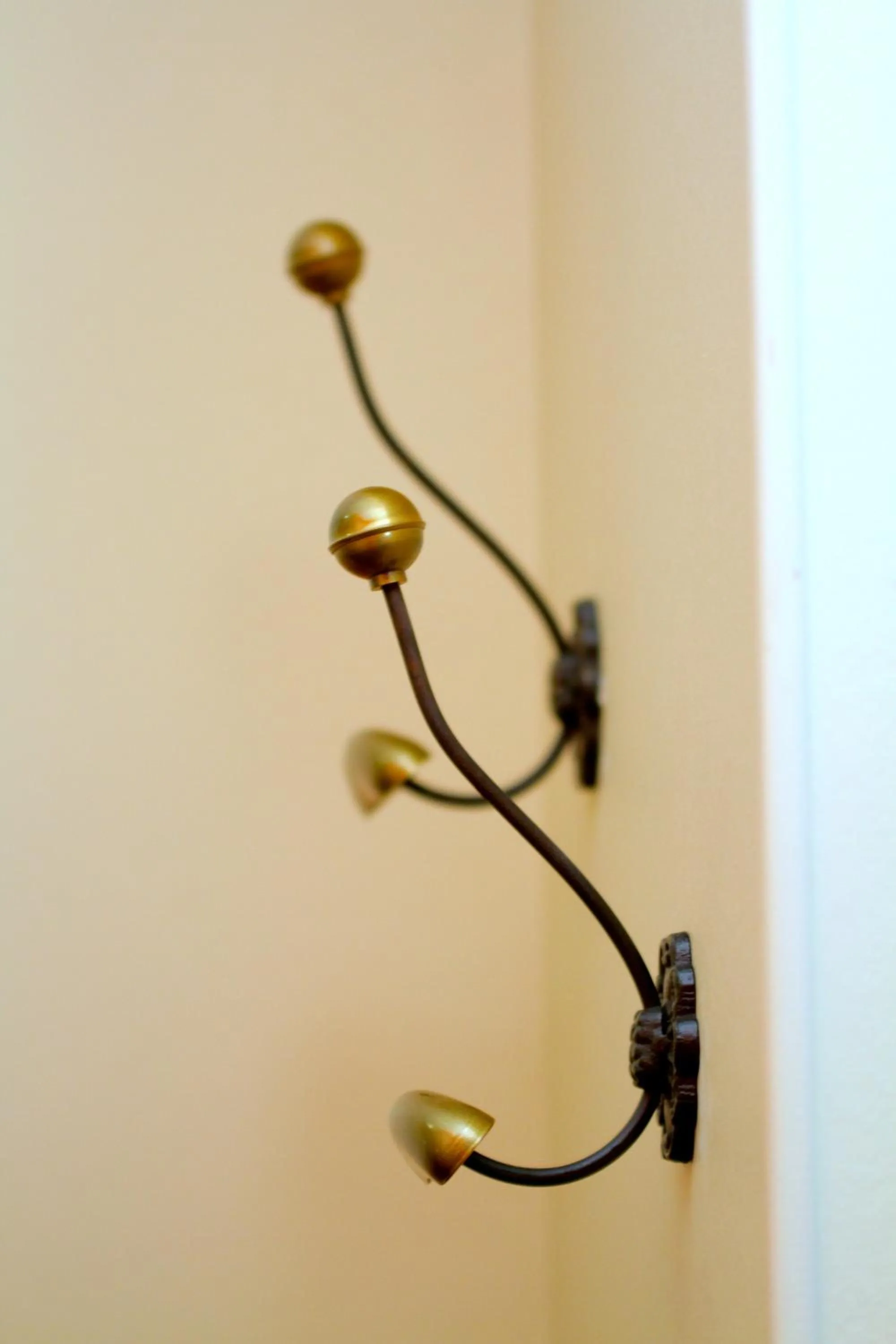 Decorative detail in Auberge Le Cabaliros