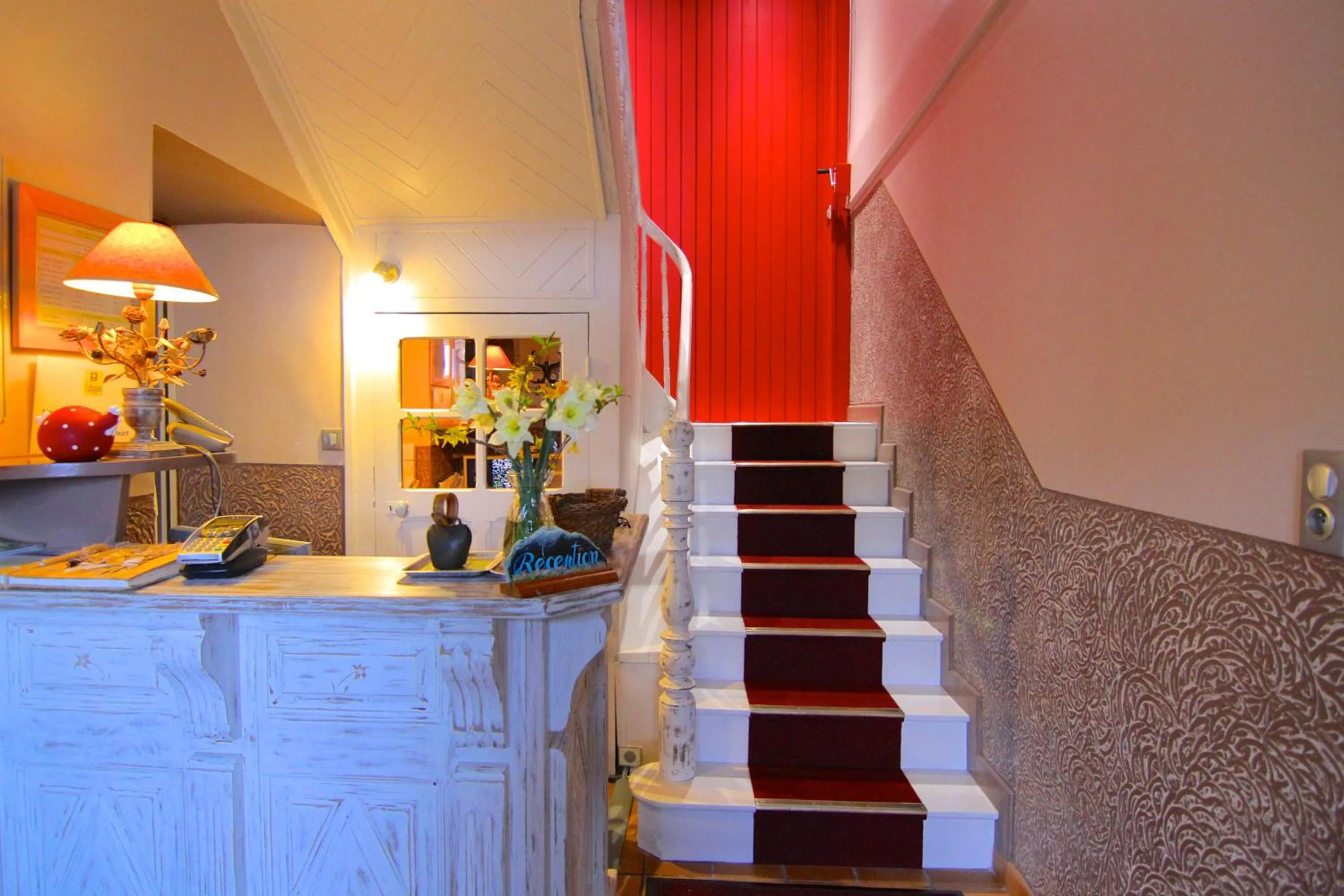Lobby or reception in Auberge Le Cabaliros