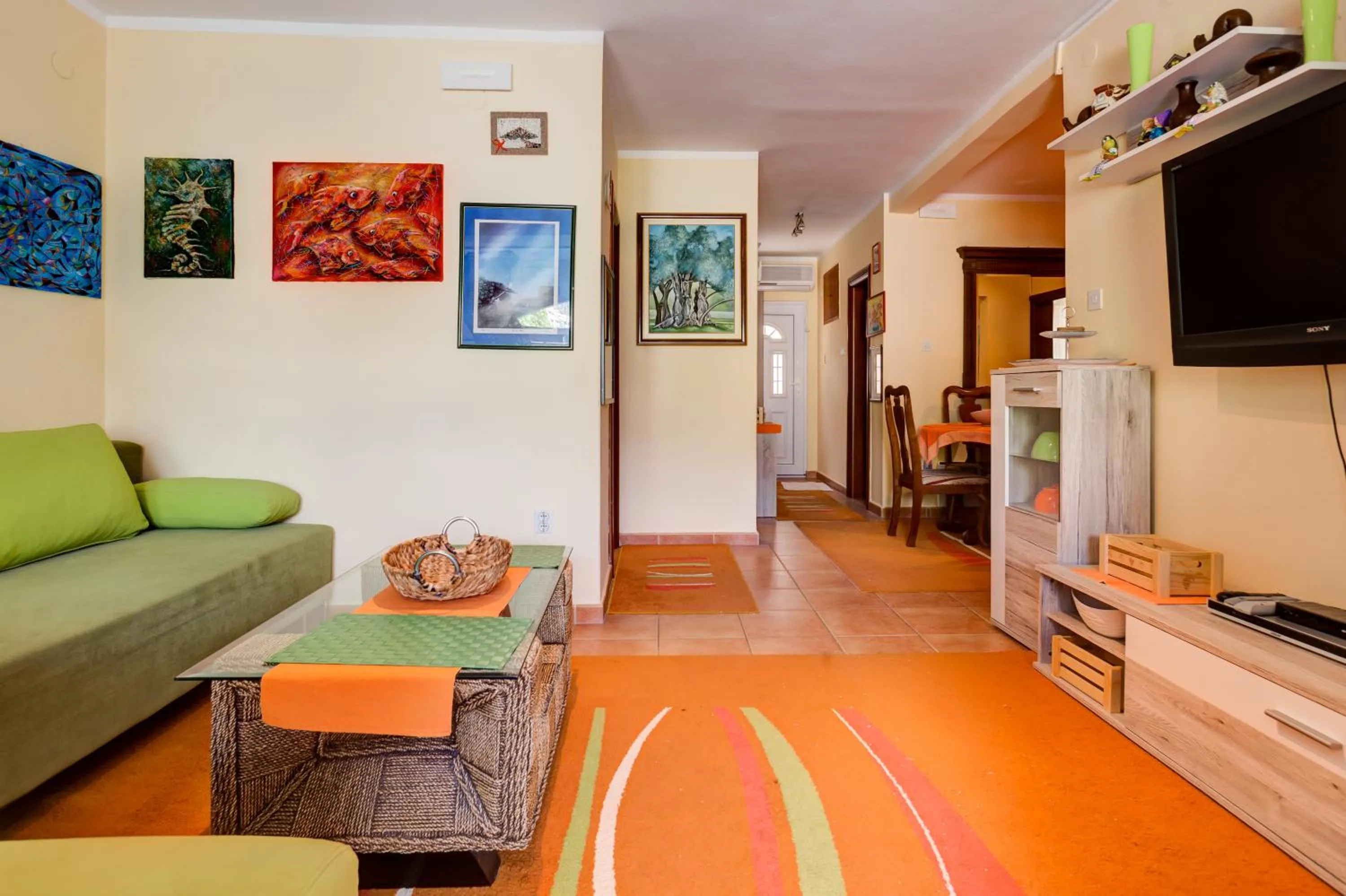 Three-Bedroom Apartment in Apartments Varja