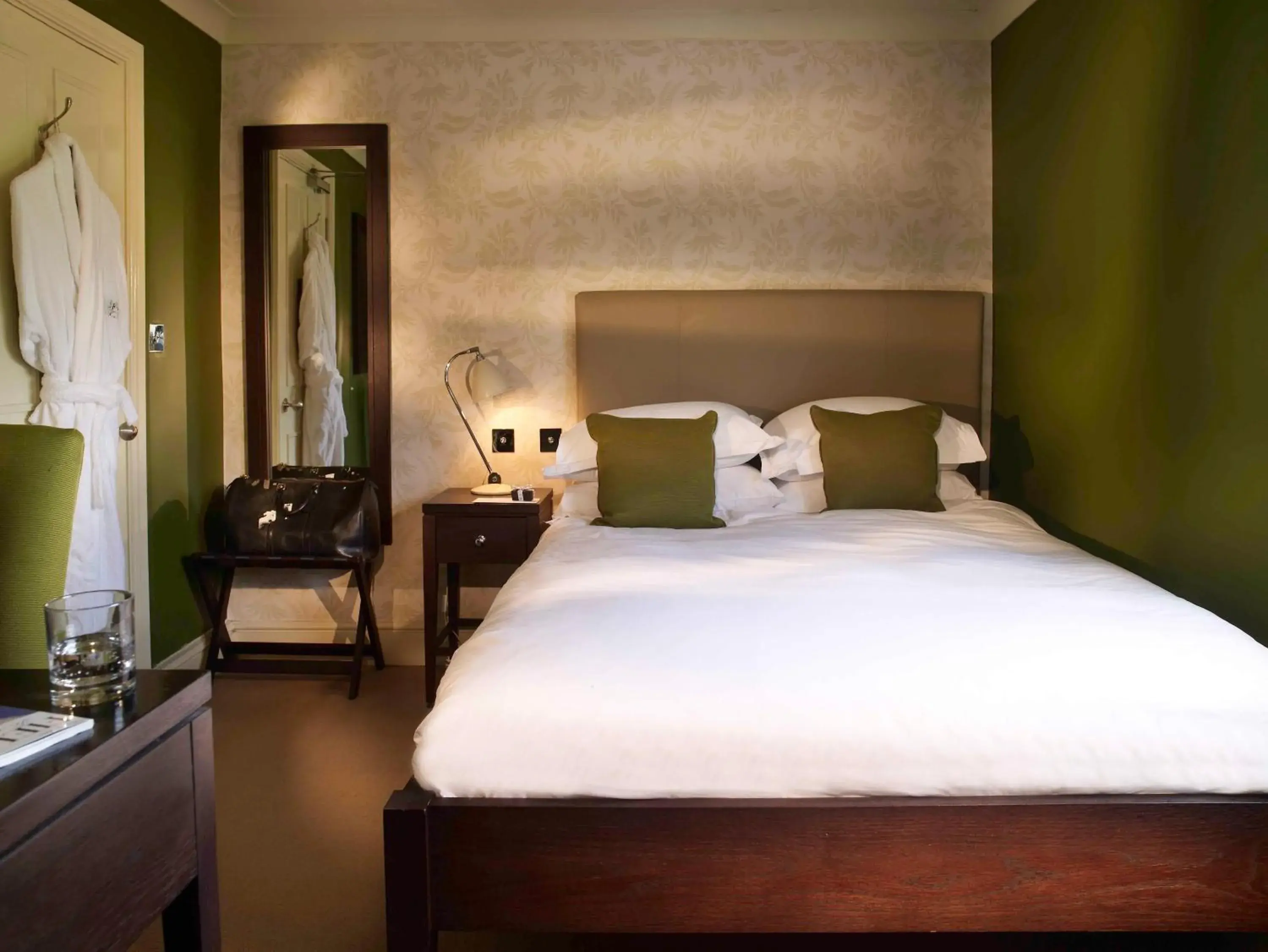 Garden view, Bed in Stoke Place- Part of the Cairn Collection Garden view, Bed in Stoke Place- Part of the Cairn Collection