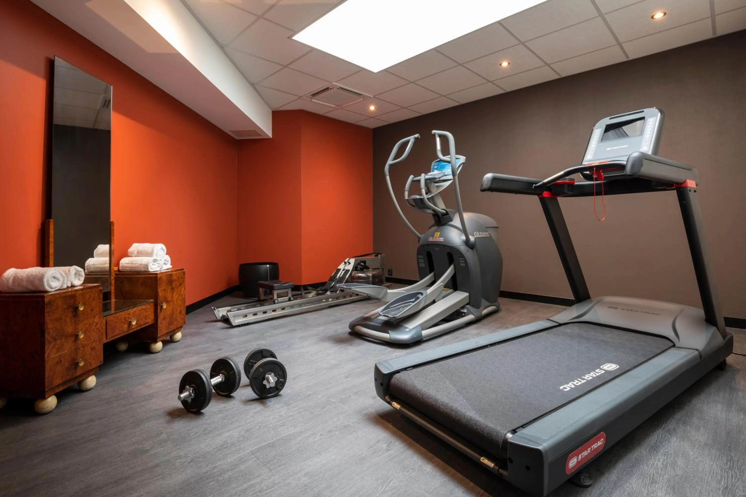 Fitness centre/facilities in Hôtel & Spa Oceania Le Conti