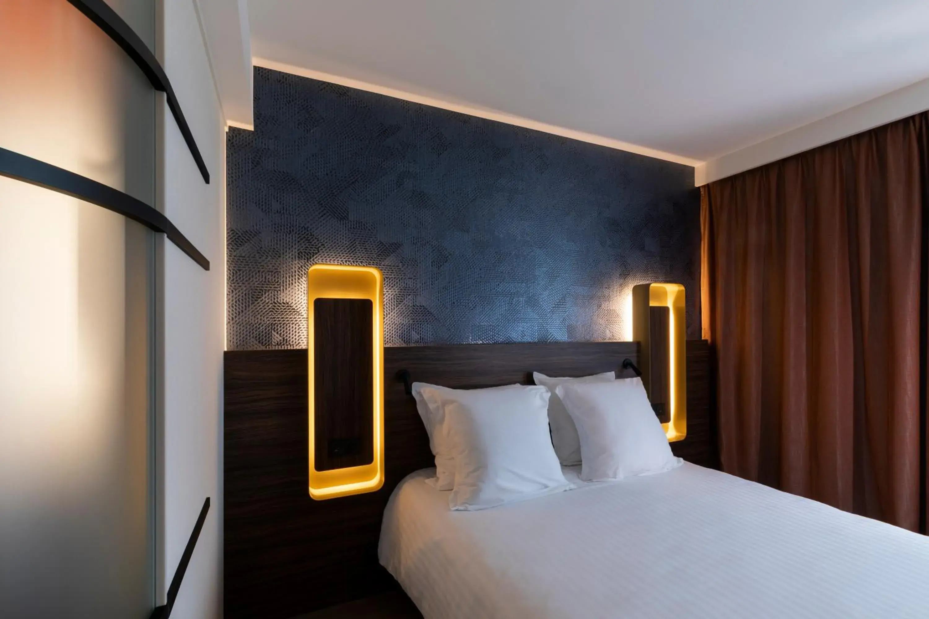 Bedroom, Bed in Hôtel & Spa Oceania Le Conti Bedroom, Bed in Hôtel & Spa Oceania Le Conti