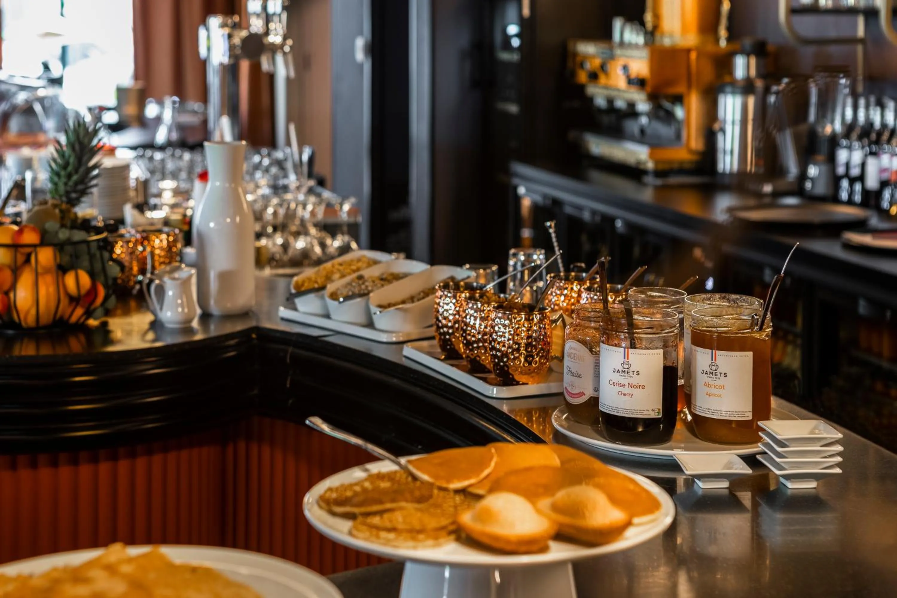 Breakfast in Hôtel & Spa Oceania Le Conti