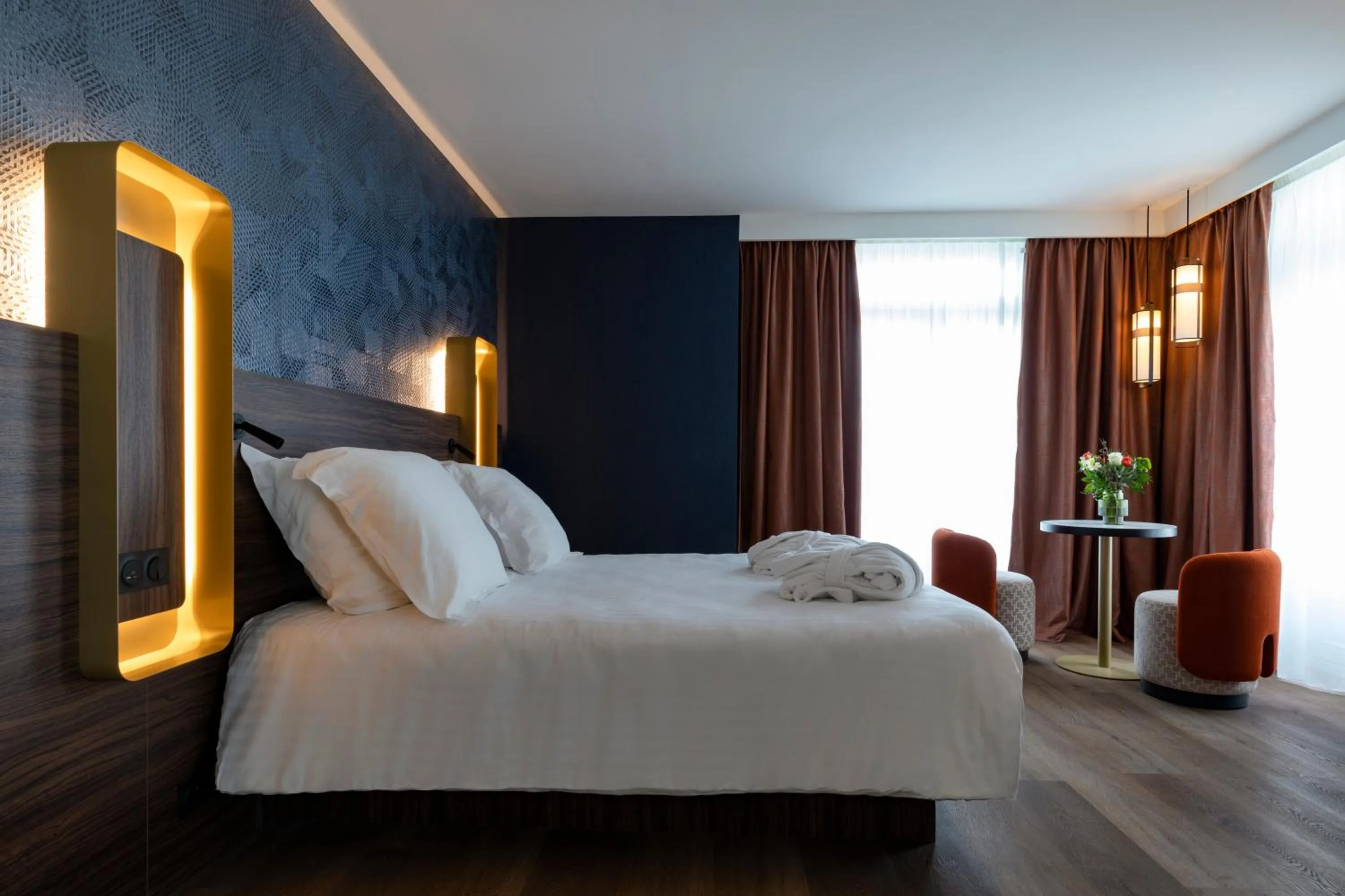 Bedroom, Bed in Hôtel & Spa Oceania Le Conti