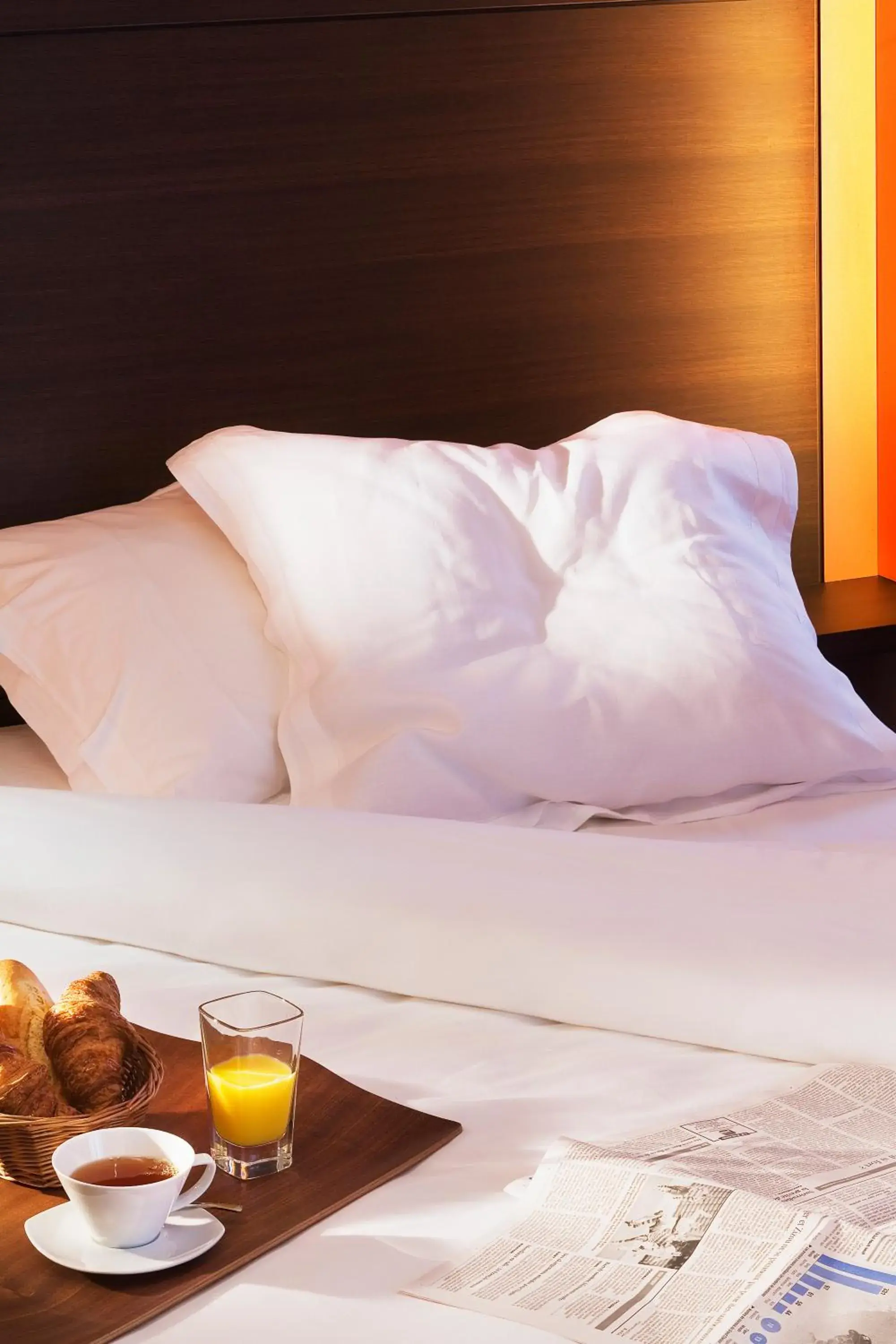 Bedroom, Bed in Hôtel Oceania Brest Bedroom, Bed in Hôtel Oceania Brest