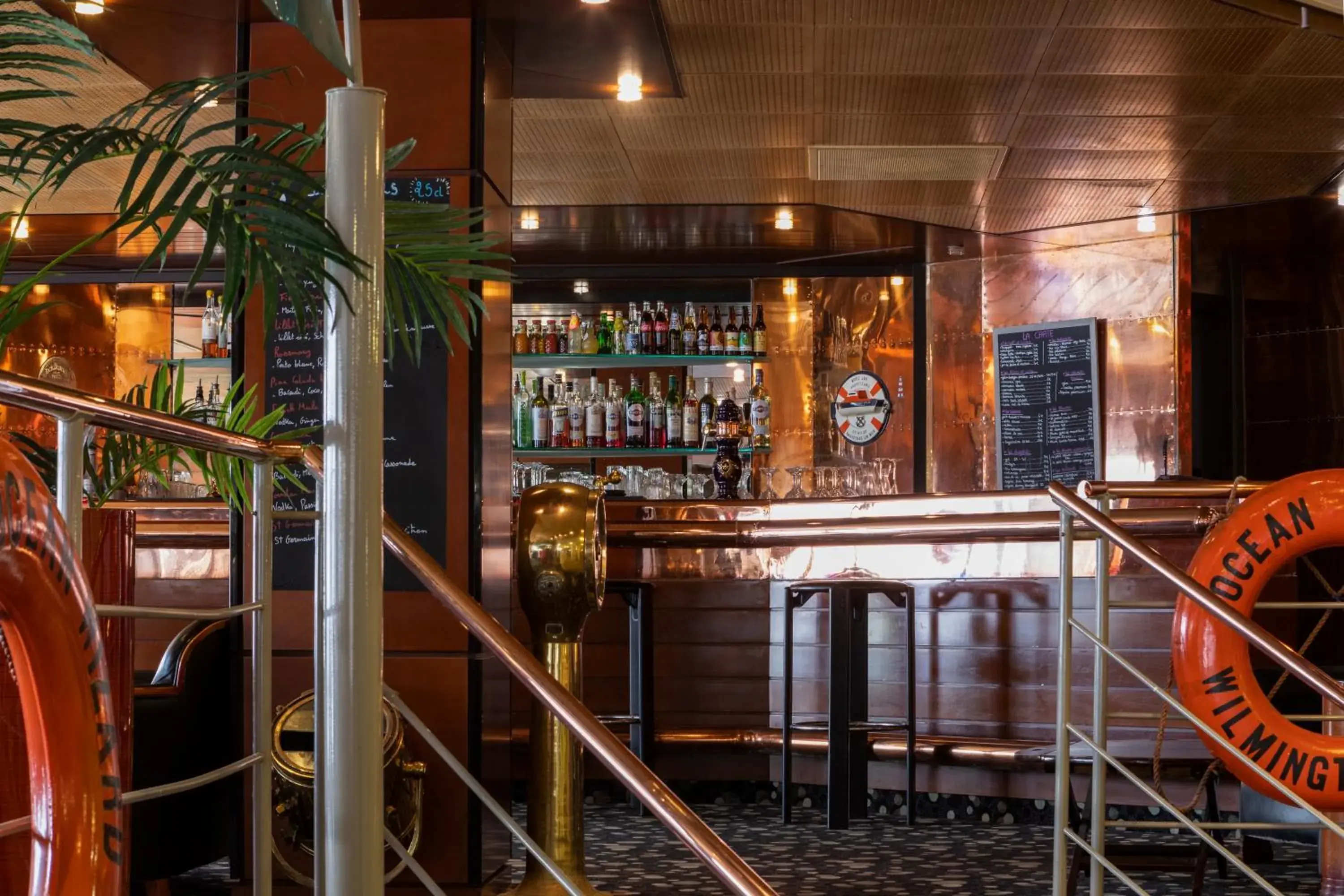 Lounge or bar in Hôtel Oceania Brest Lounge or bar in Hôtel Oceania Brest