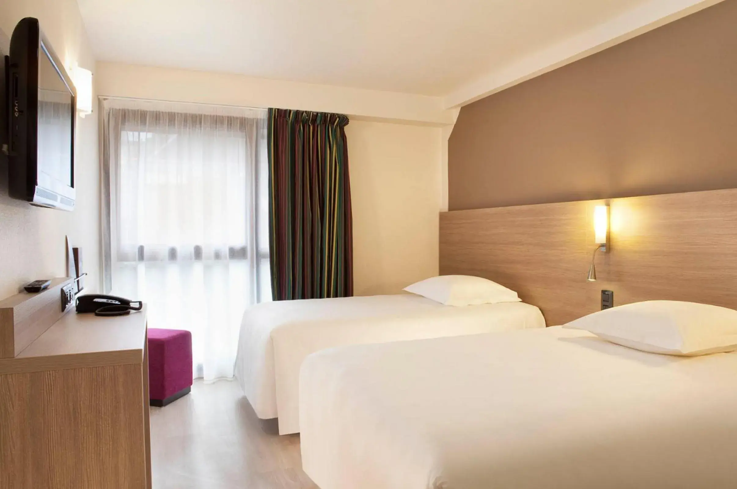 Photo of the whole room, Bed in Escale Oceania Quimper Centre Photo of the whole room, Bed in Escale Oceania Quimper Centre