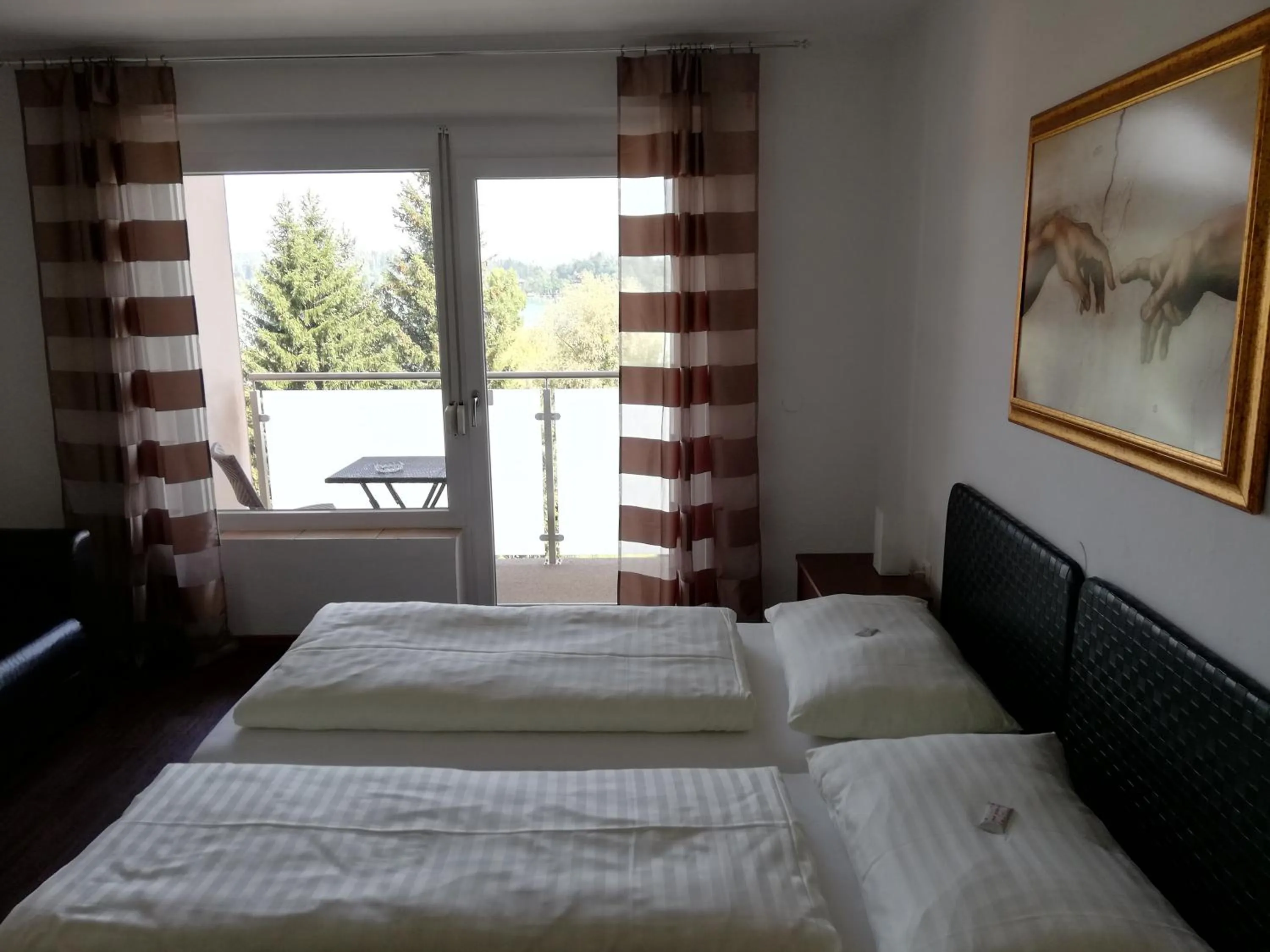 Photo of the whole room, Bed in Hotel Faaker See Inn by S4Y