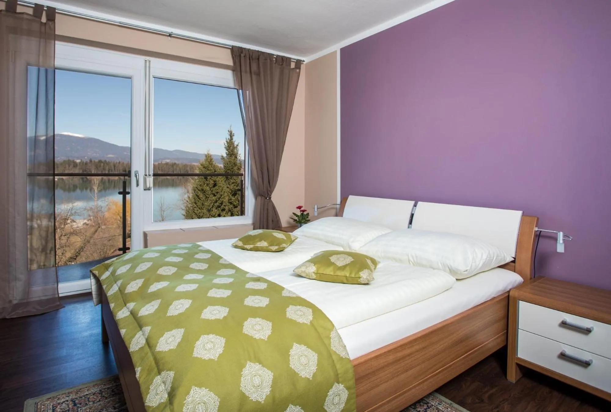 Lake view, Bed in Hotel Faaker See Inn by S4Y