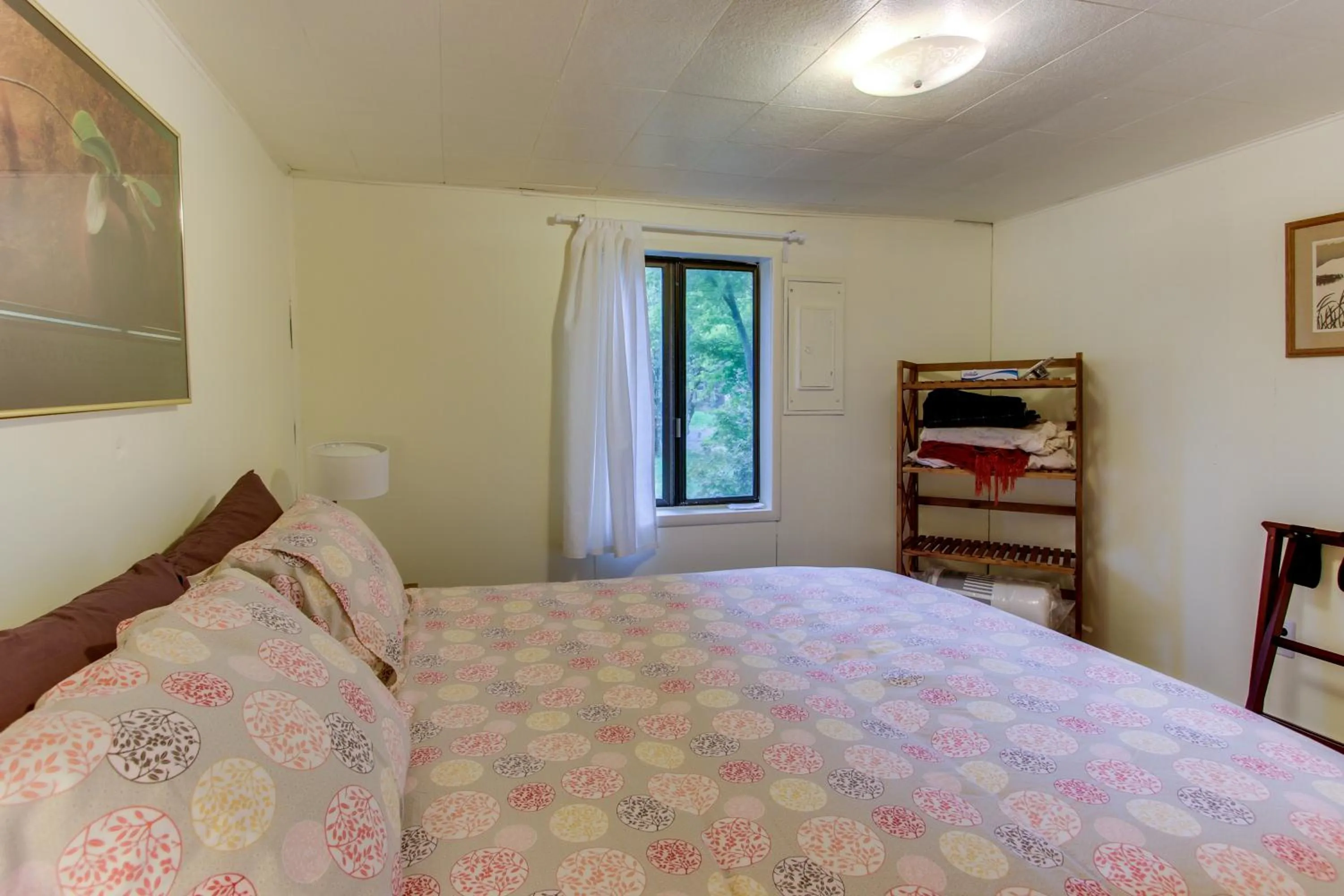 Bed in Ridge Path Cottage