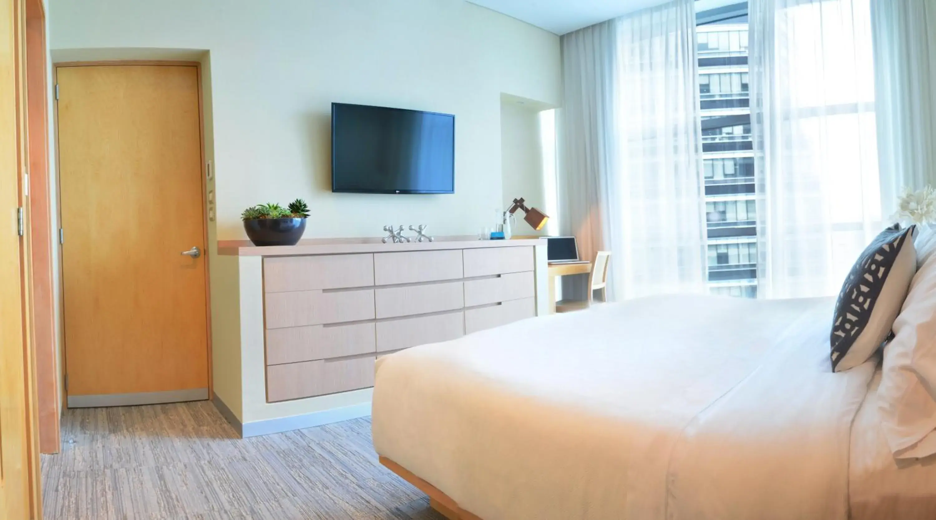 TV and multimedia, Bed in Stadia Suites Mexico City Santa Fe TV and multimedia, Bed in Stadia Suites Mexico City Santa Fe