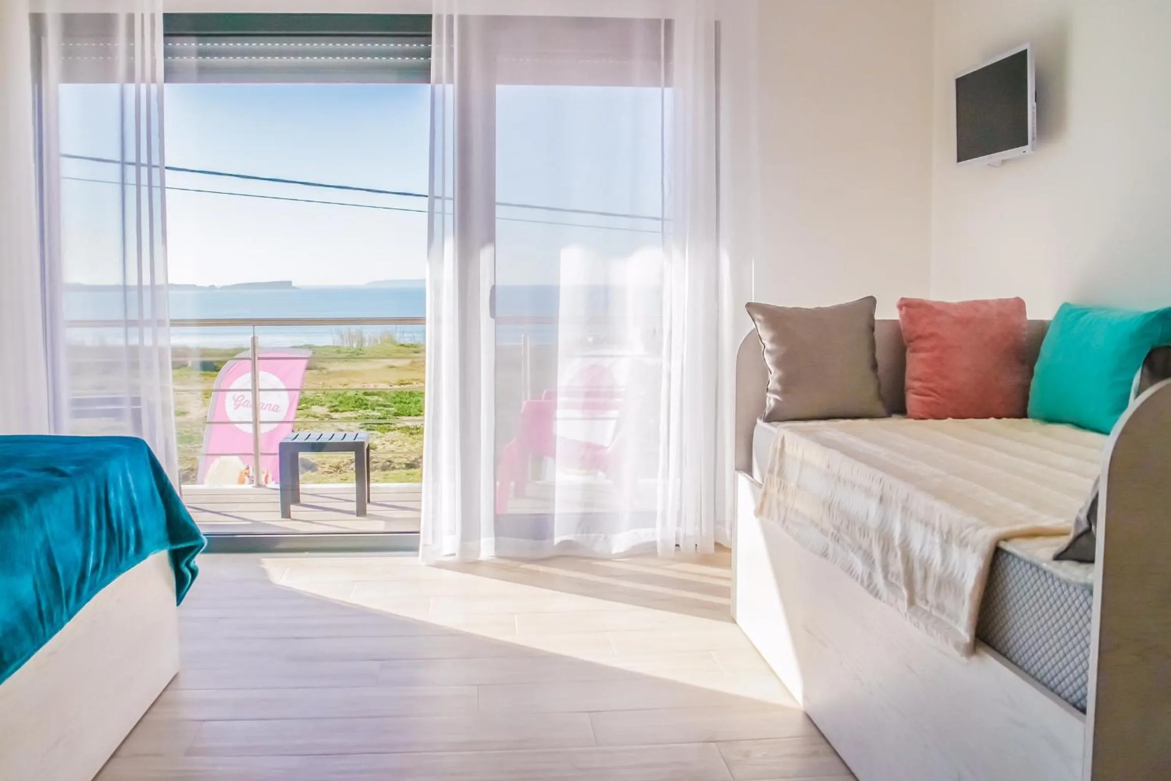 Photo of the whole room in Gabana Baleal Beach