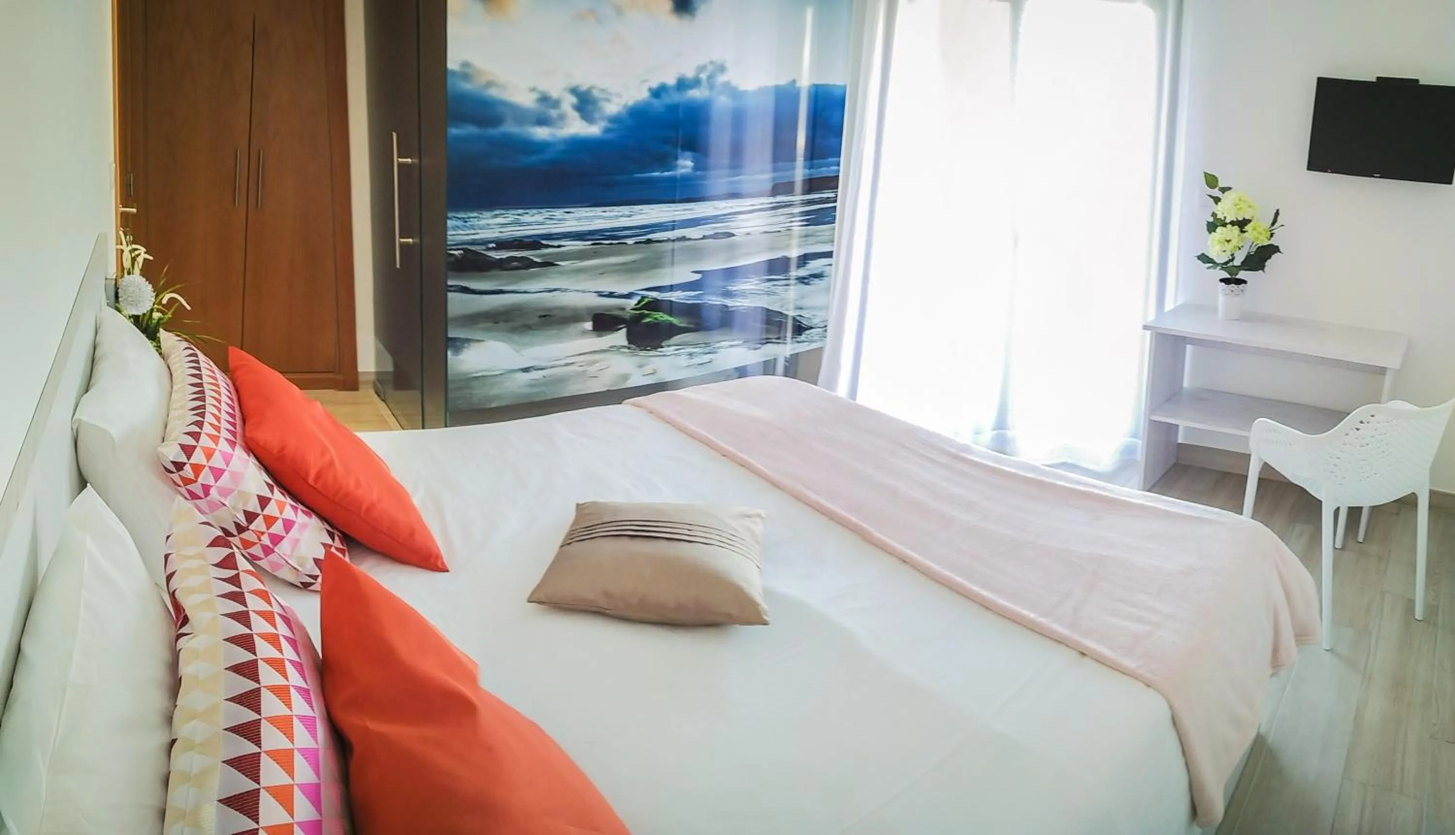 Photo of the whole room in Gabana Baleal Beach