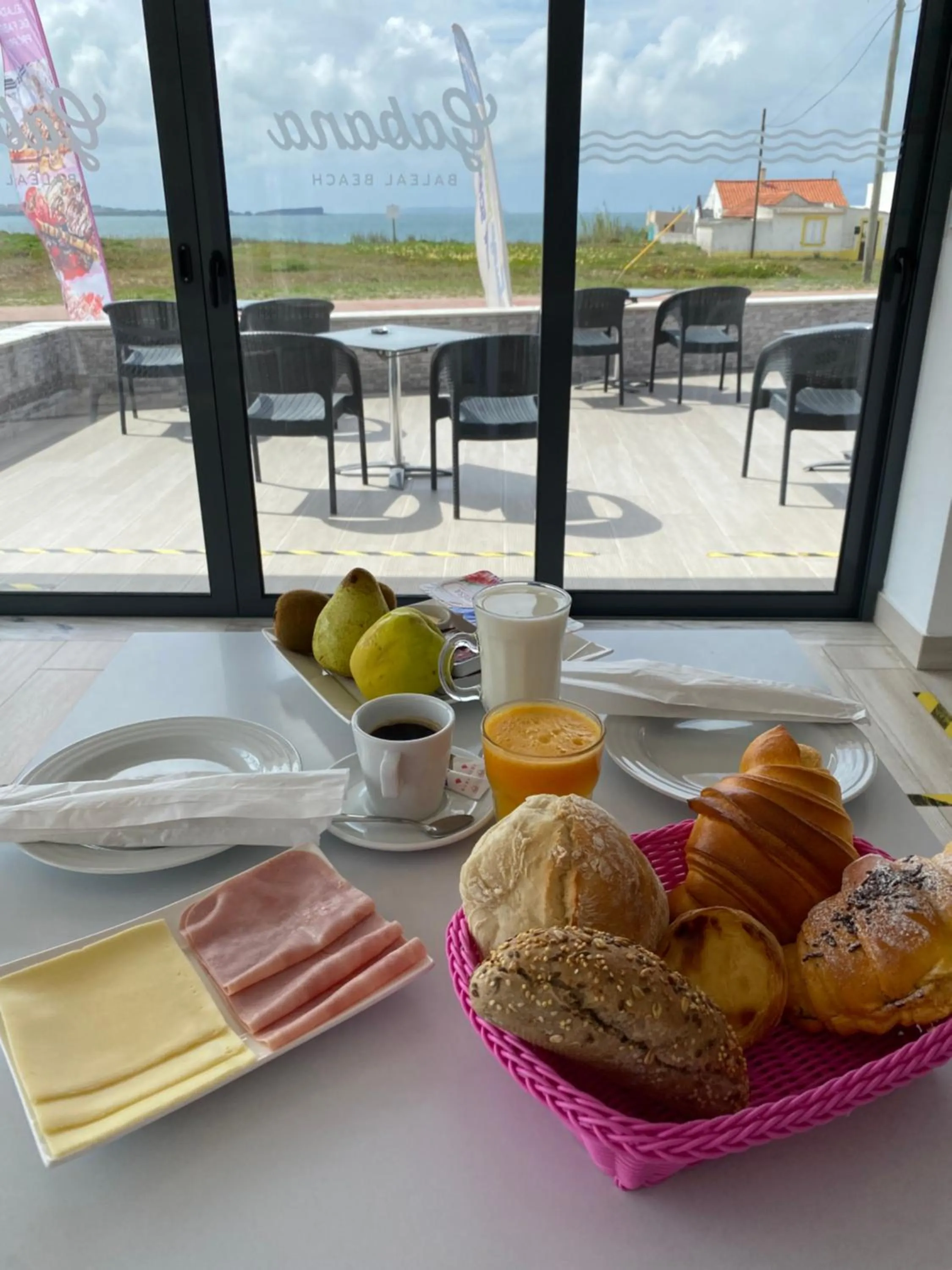 Breakfast in Gabana Baleal Beach