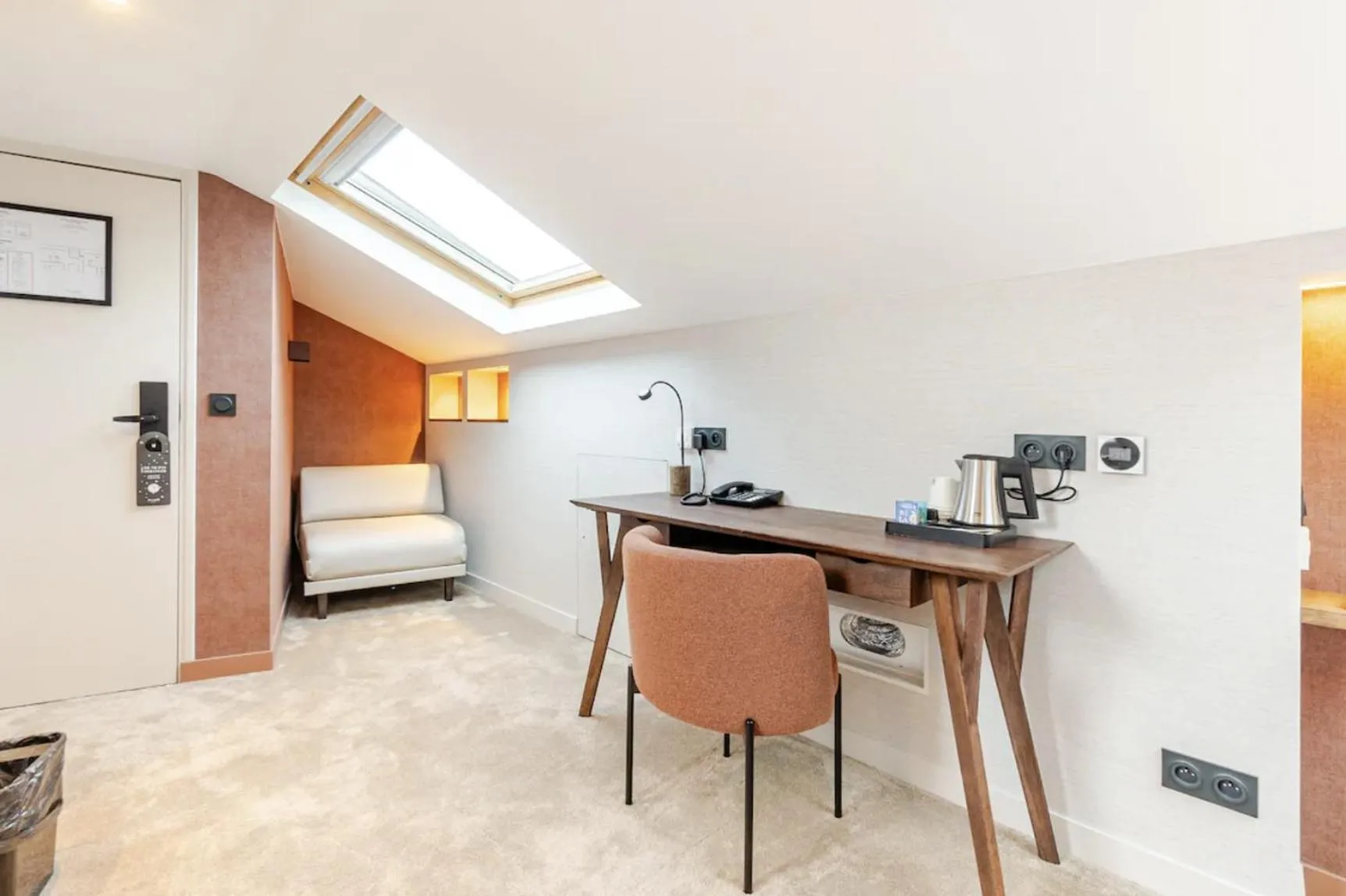 Photo of the whole room, Bed in Atypik Hotel