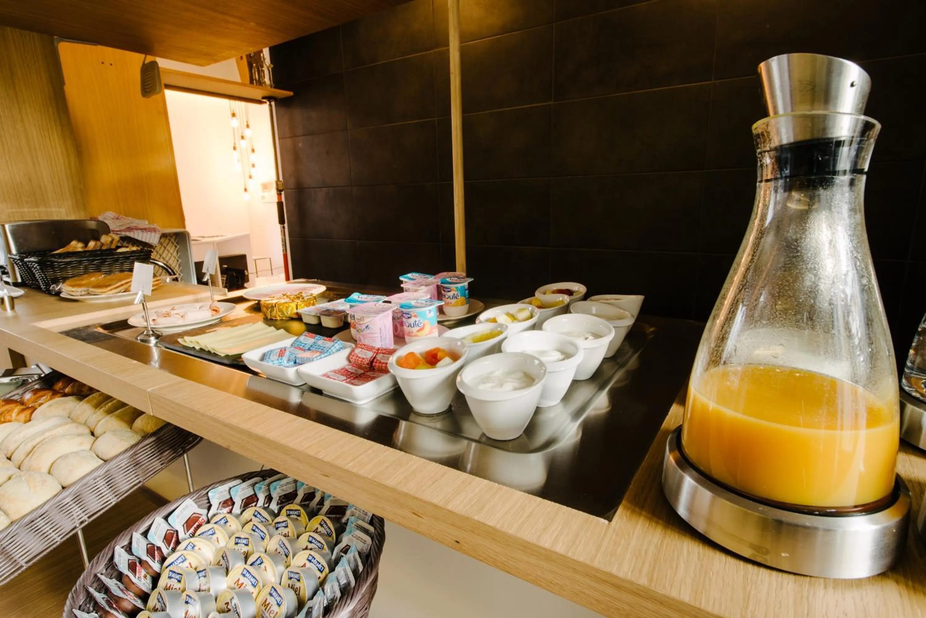 Continental breakfast in Atypik Hotel