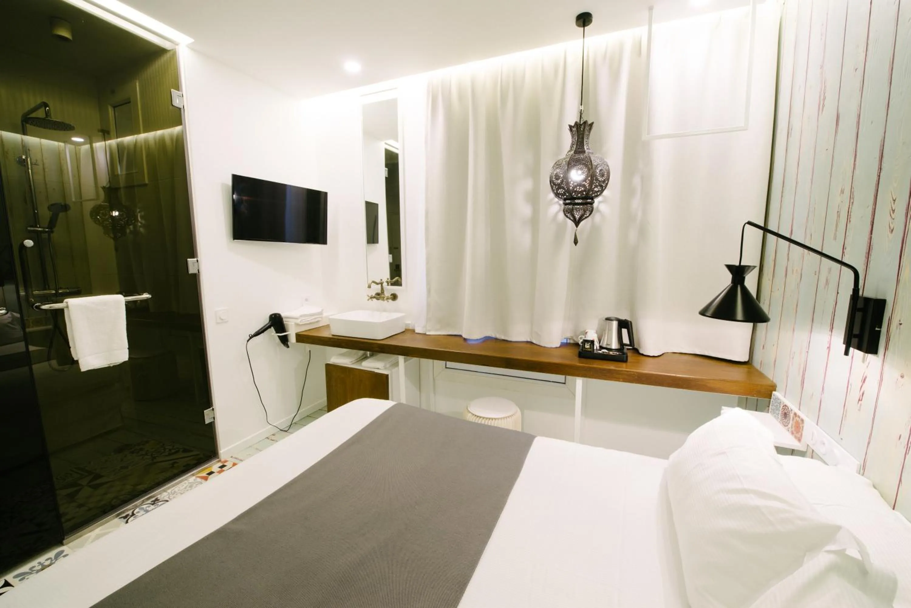 Photo of the whole room, Bed in Atypik Hotel