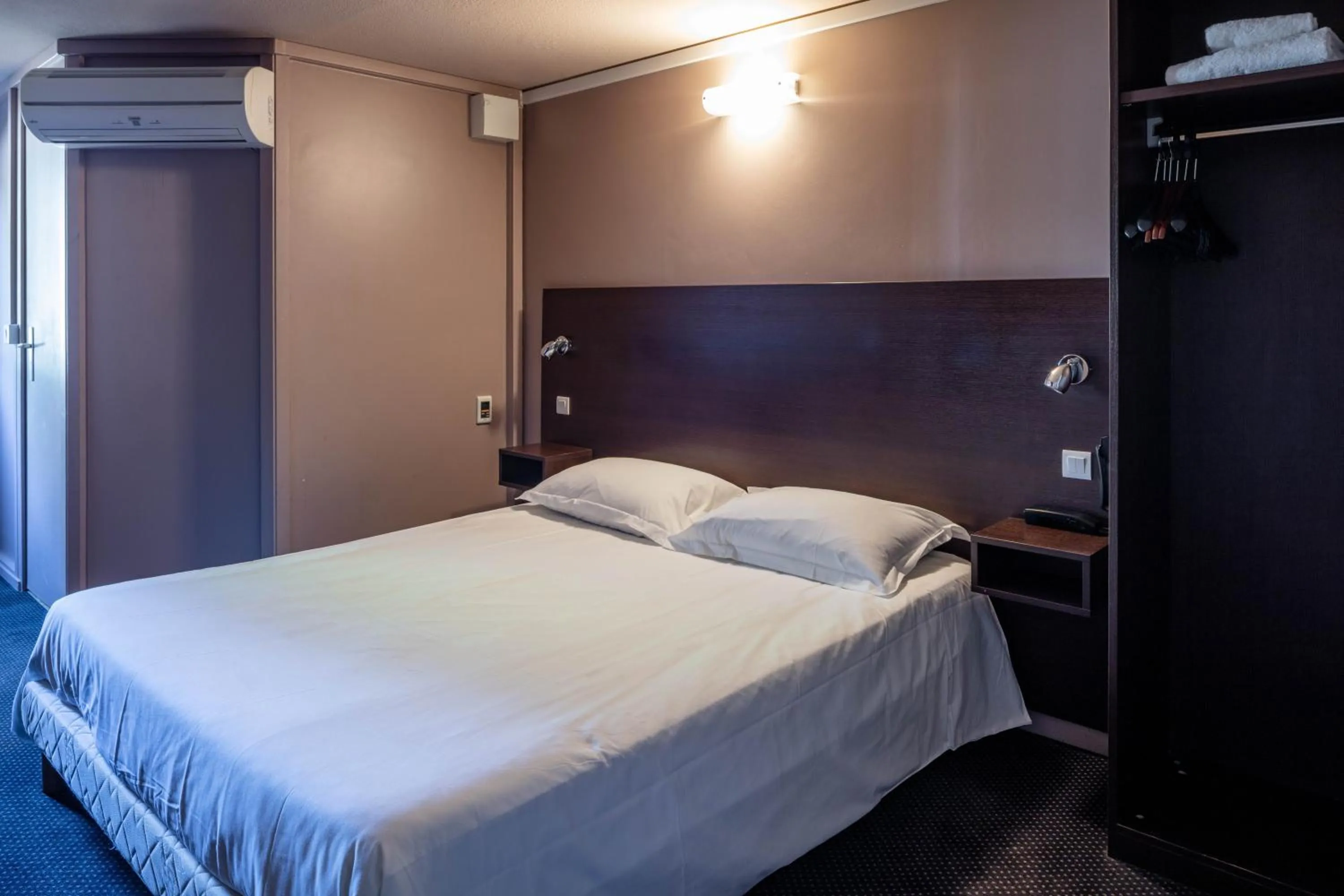 Bed in Noemys Valence Nord - hotel restaurant