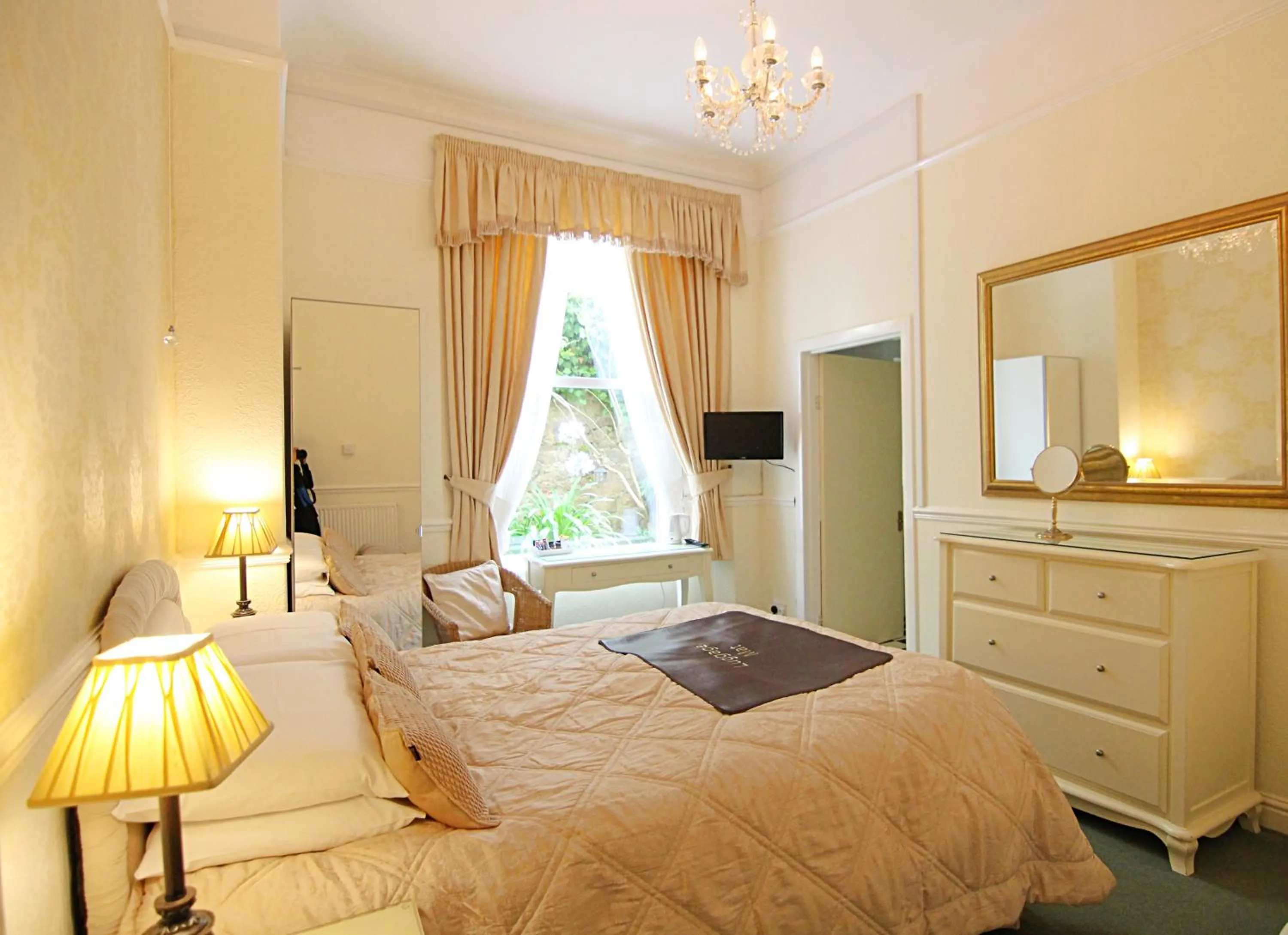 Superior Double Room - Ground Floor in The Daylesford Guest House