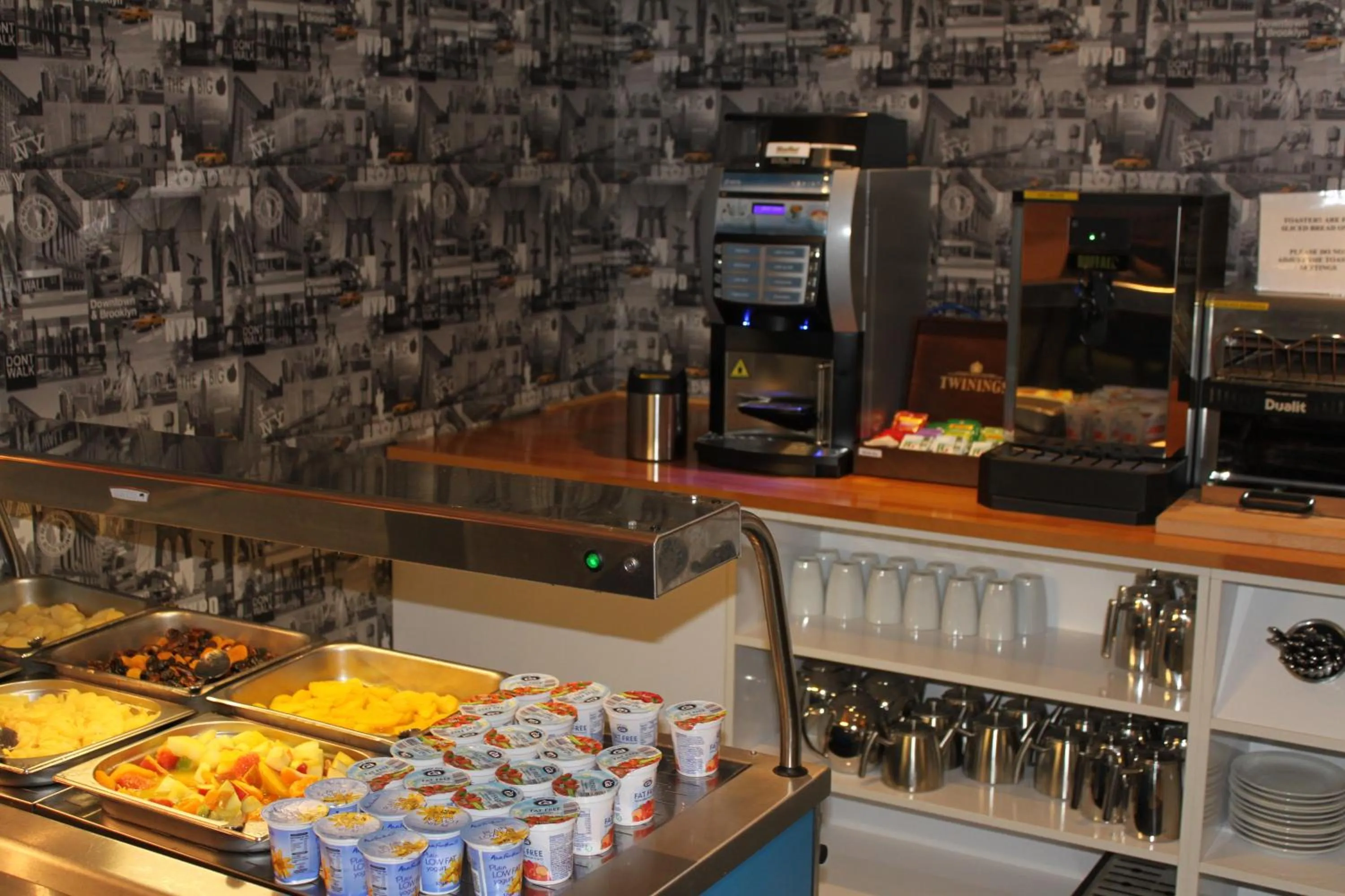 Restaurant/places to eat in Ascot Hotel