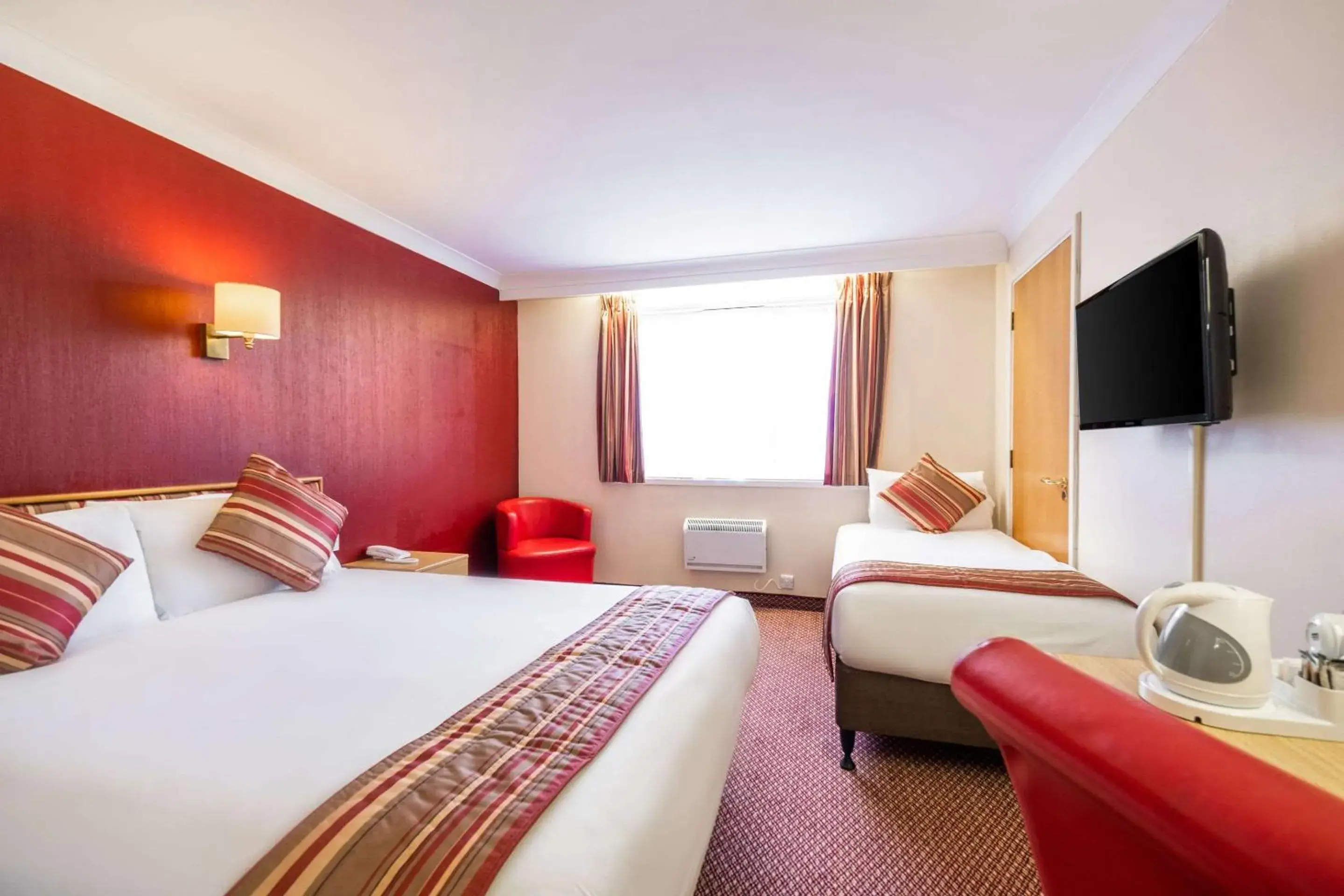 Photo of the whole room, Bed in Comfort Inn Arundel Photo of the whole room, Bed in Comfort Inn Arundel