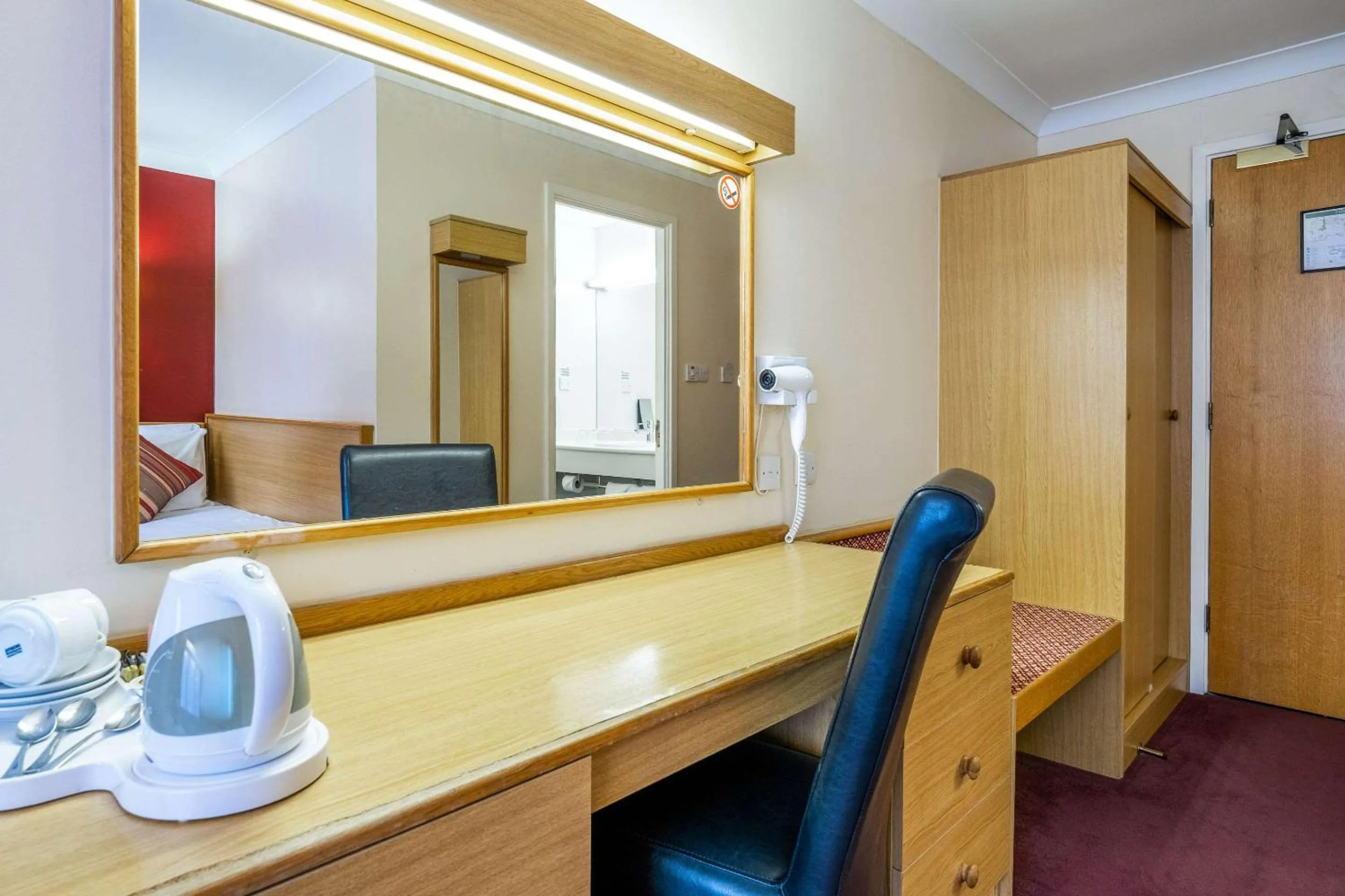 Photo of the whole room in Comfort Inn Arundel