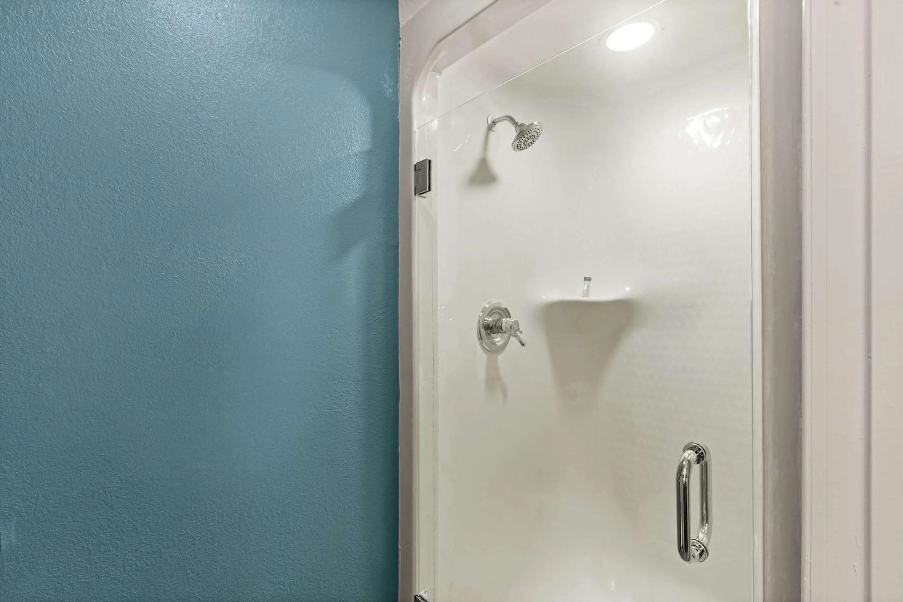 Shower in Sleep Inn