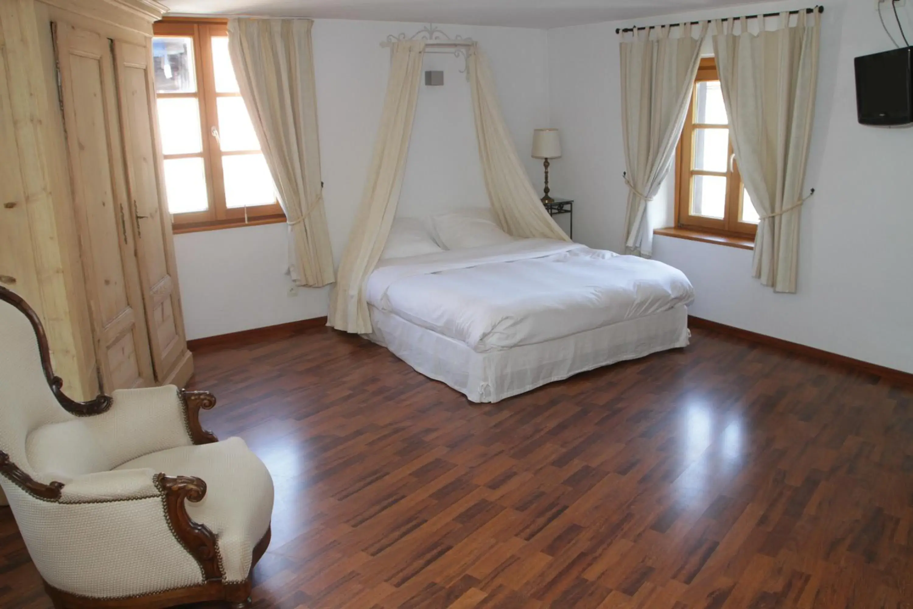 Double Room with Spa Bath in Auberge du Rempart Double Room with Spa Bath in Auberge du Rempart