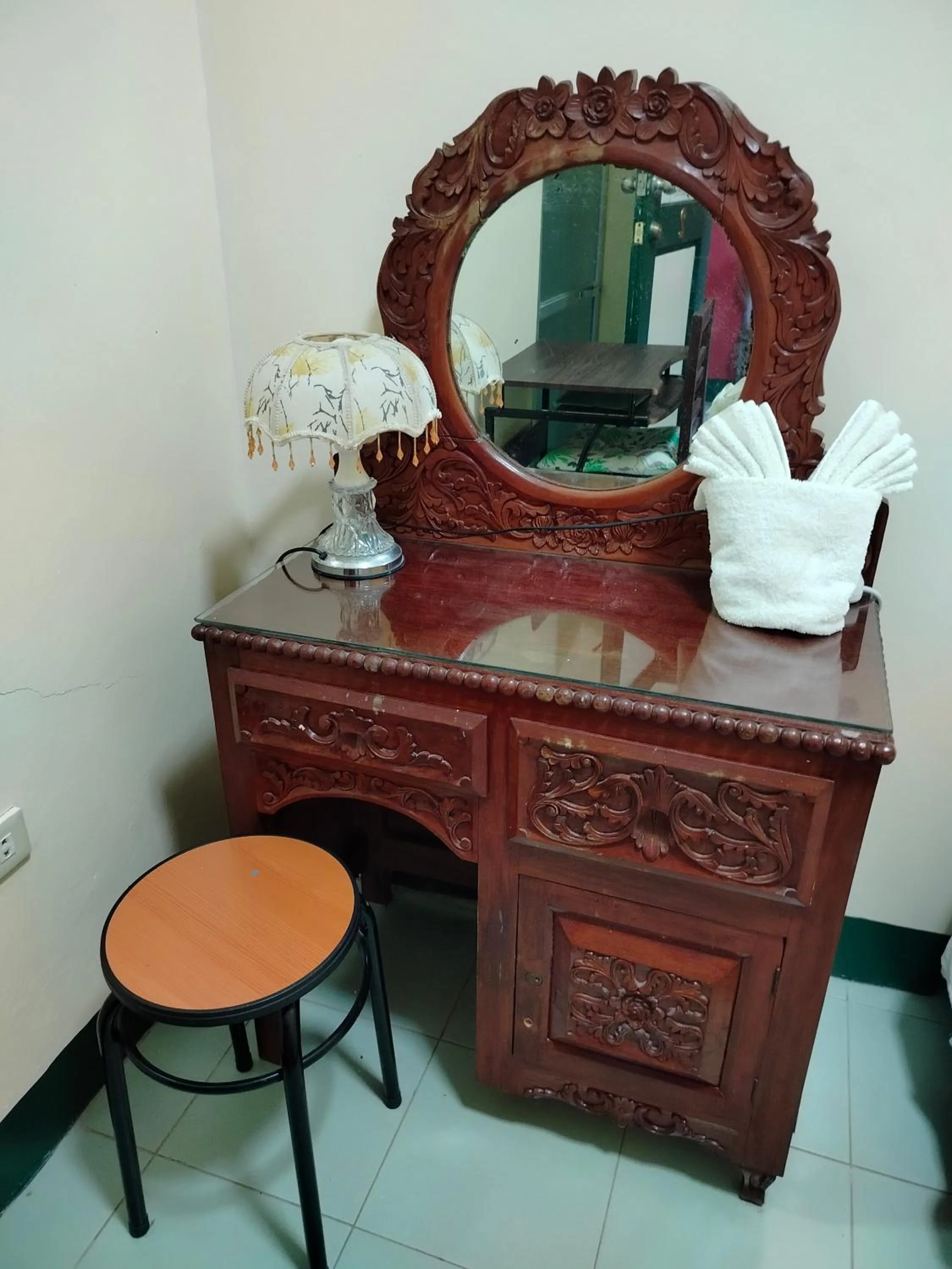 wardrobe in Villa 301 B&B