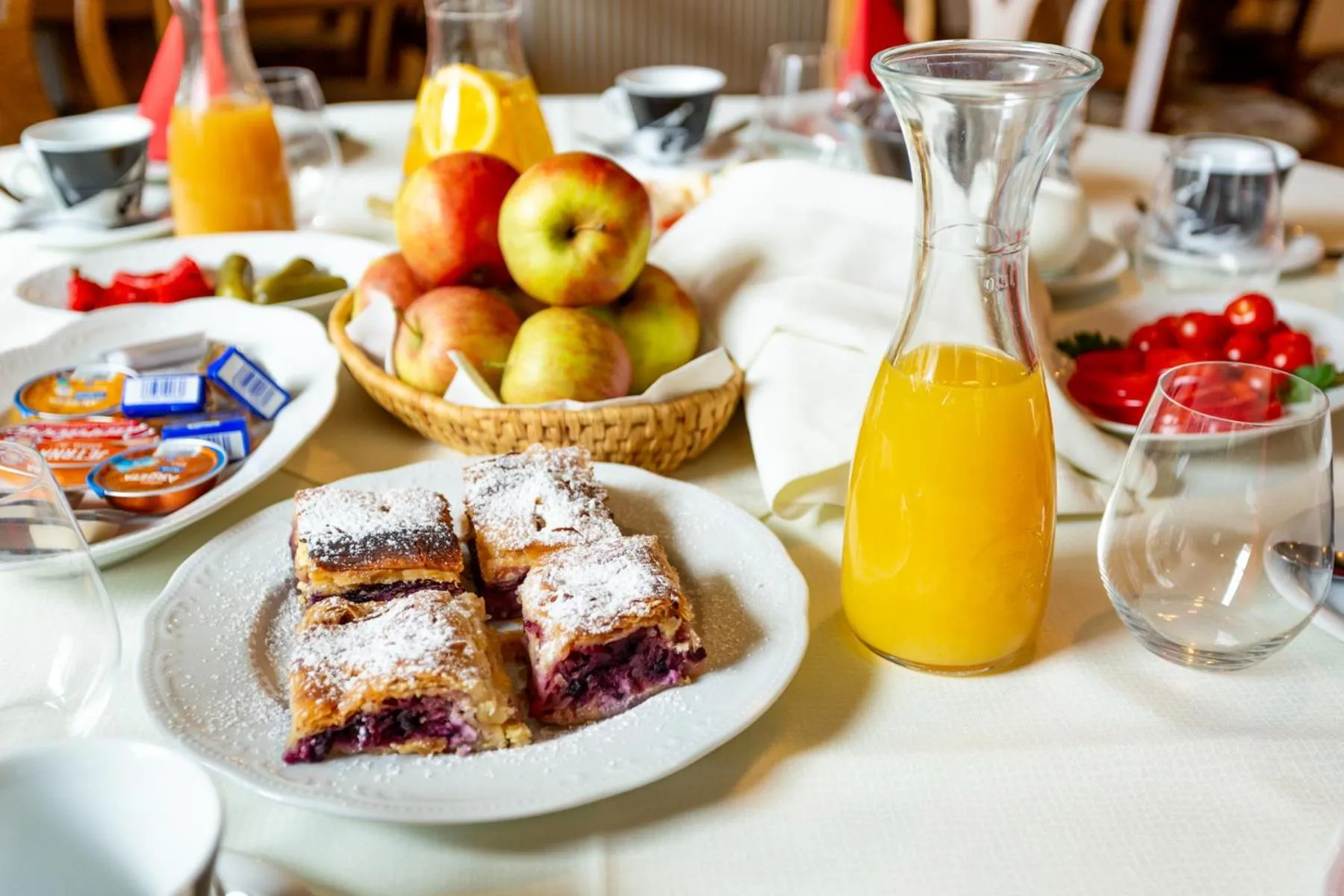 Food and drinks in Guest House Hober