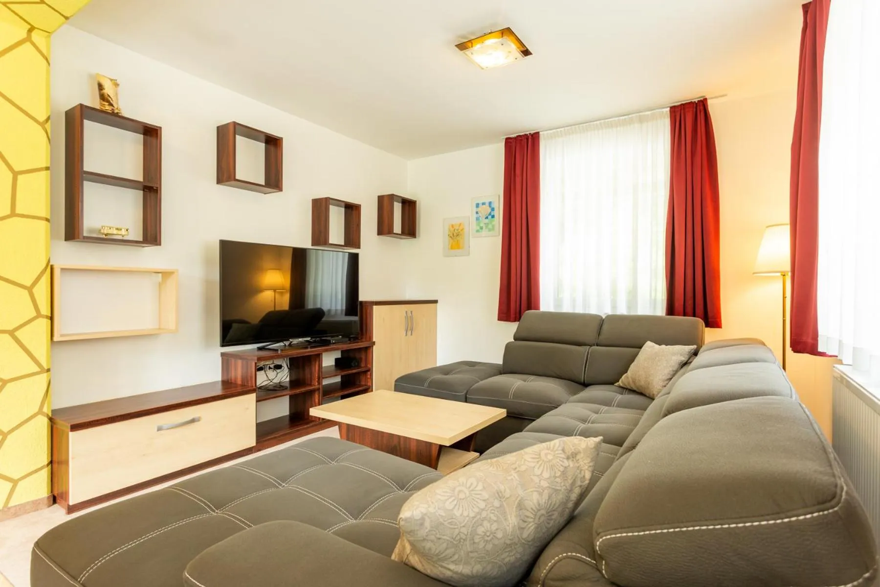 Communal lounge/ TV room in Guest House Hober