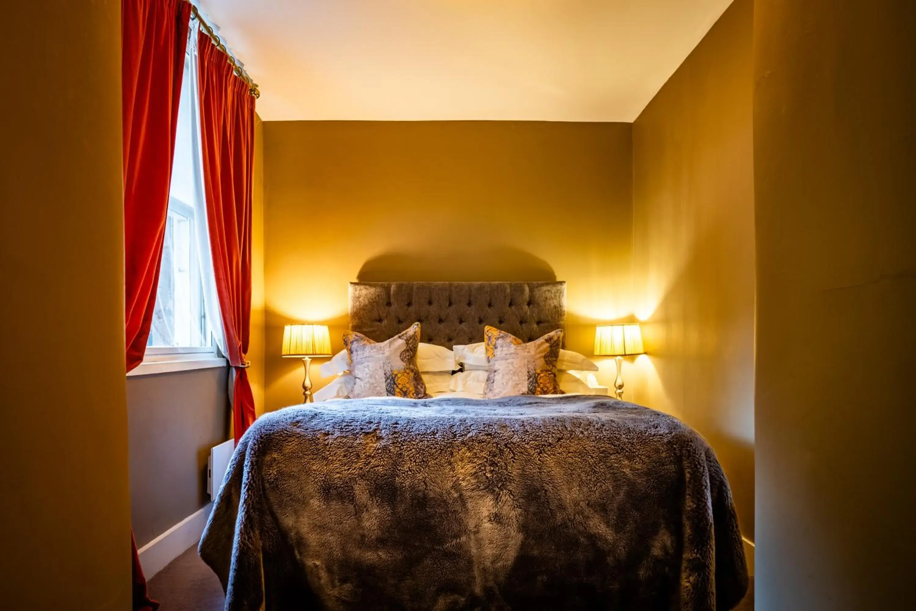 Double Room with Private Bathroom in Six Brunton Place Guest House Double Room with Private Bathroom in Six Brunton Place Guest House