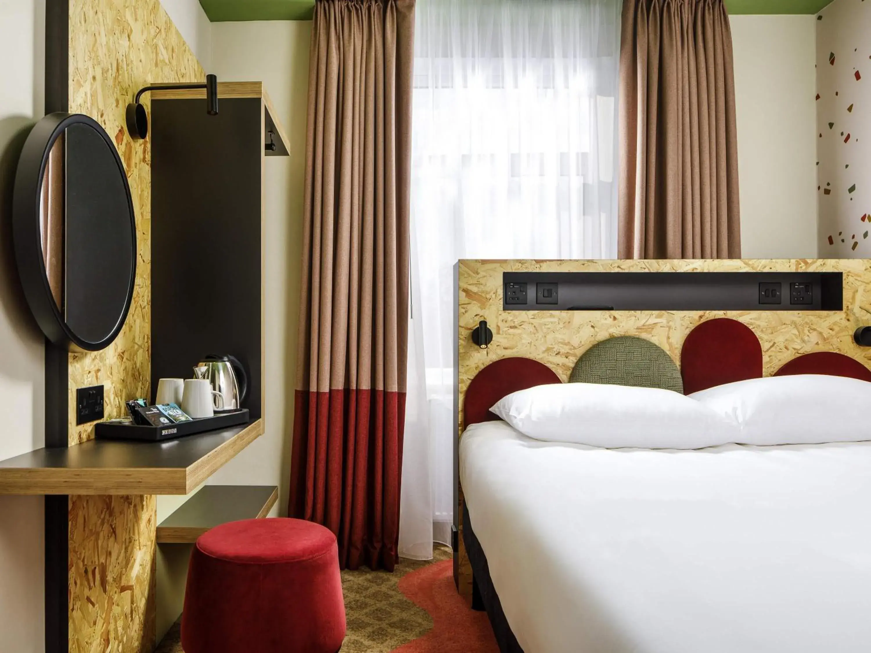 Bedroom, Bed in ibis Styles Bournemouth Bedroom, Bed in ibis Styles Bournemouth