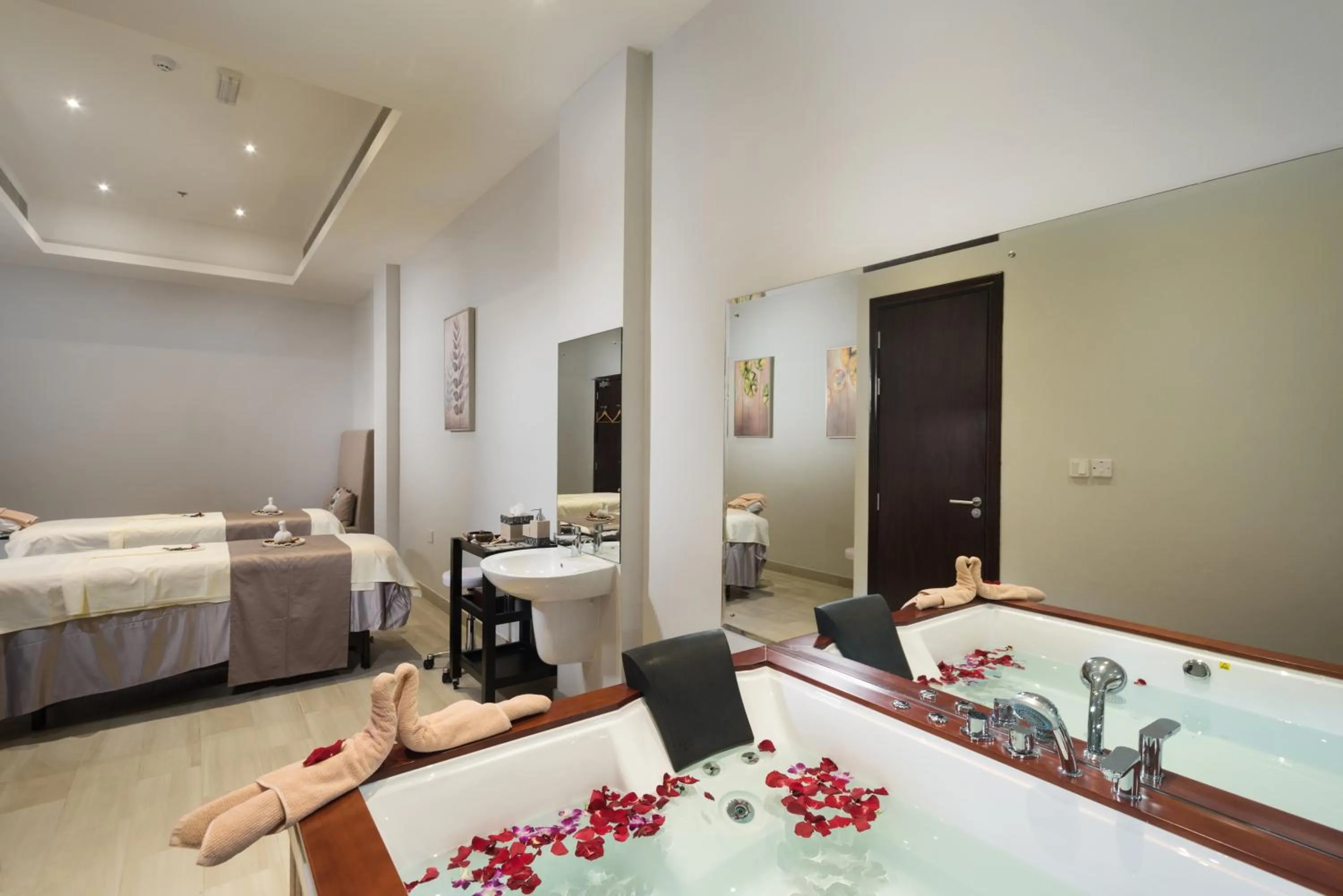 Spa and wellness centre/facilities, Bed in Centara Muscat Hotel Oman