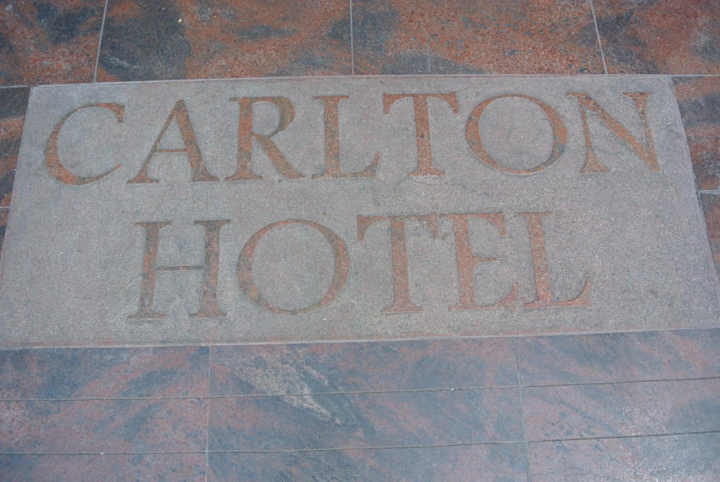 Facade/entrance in Carlton Hotel