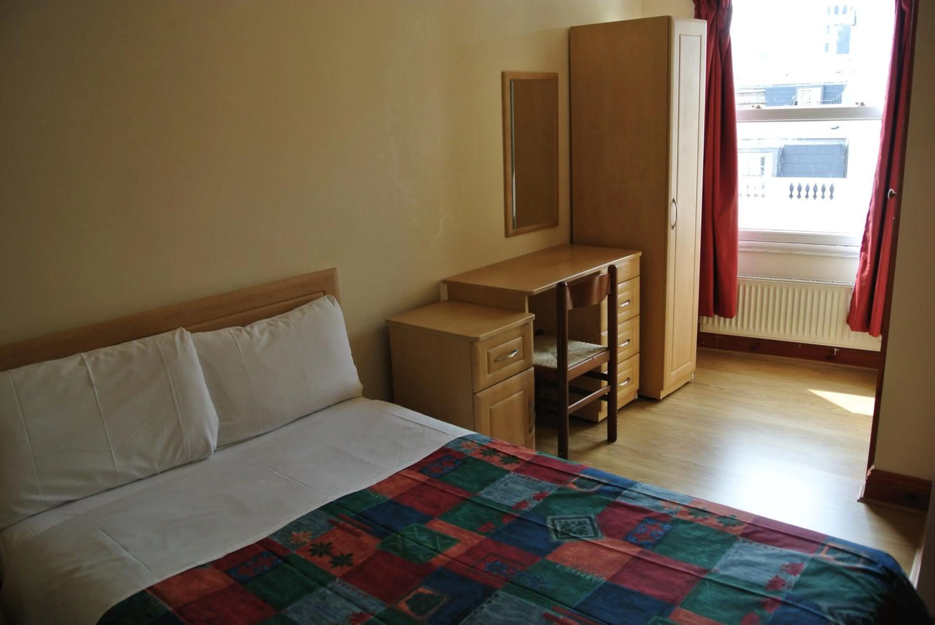 Day, Bed in Carlton Hotel