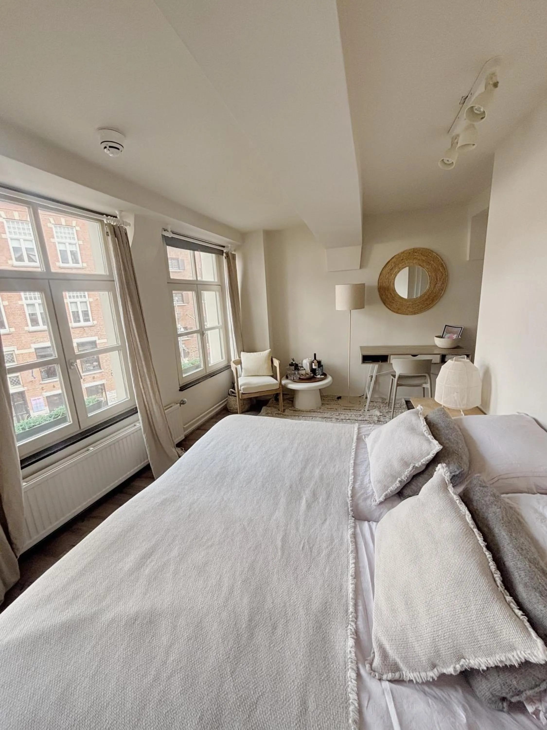 Bed in Milk and cookies