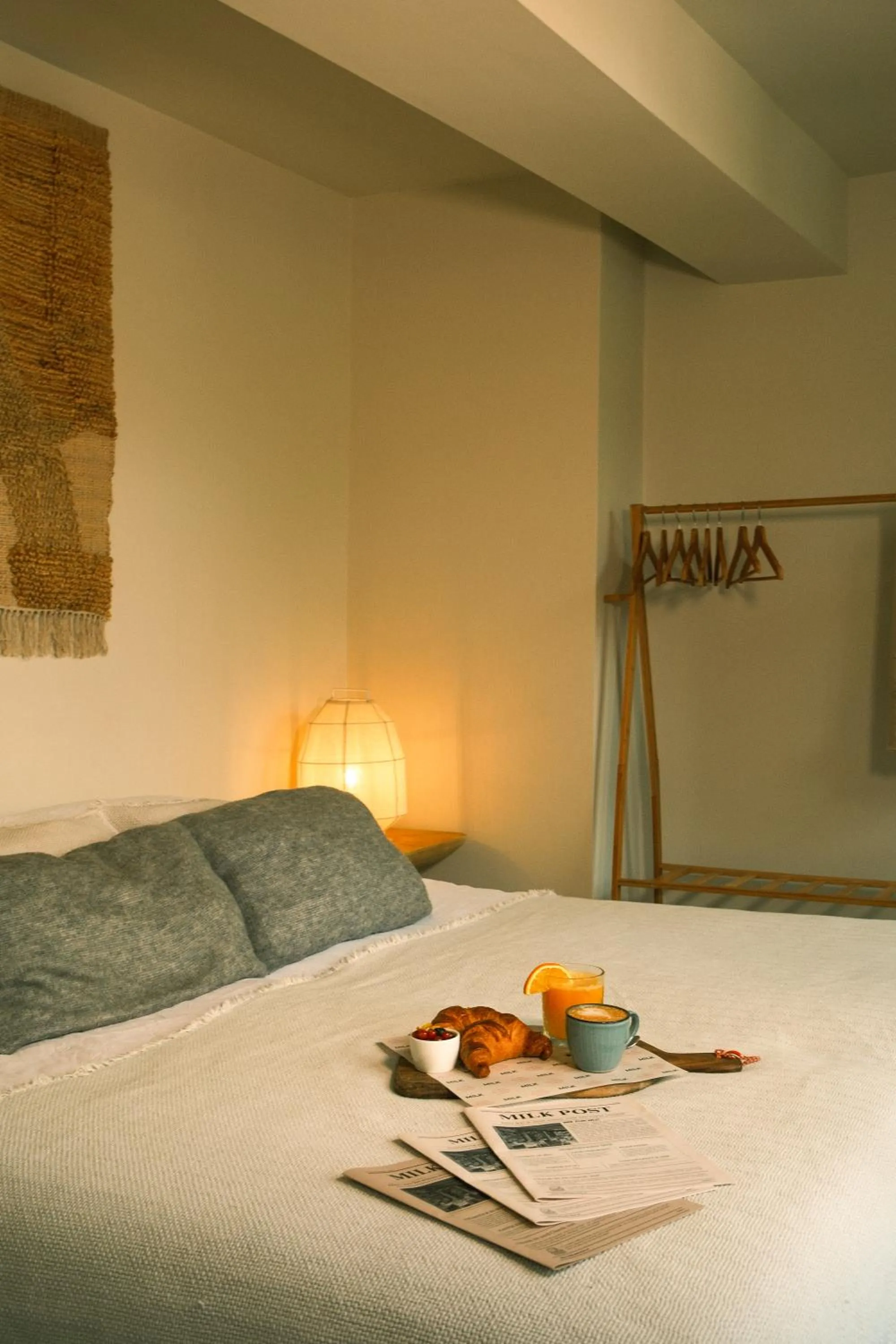 Bed in Milk and cookies