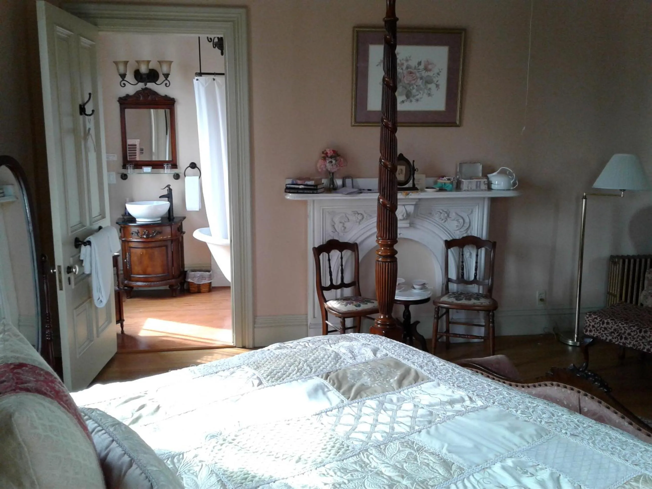 Decorative detail, Bed in Proctor Mansion Inn