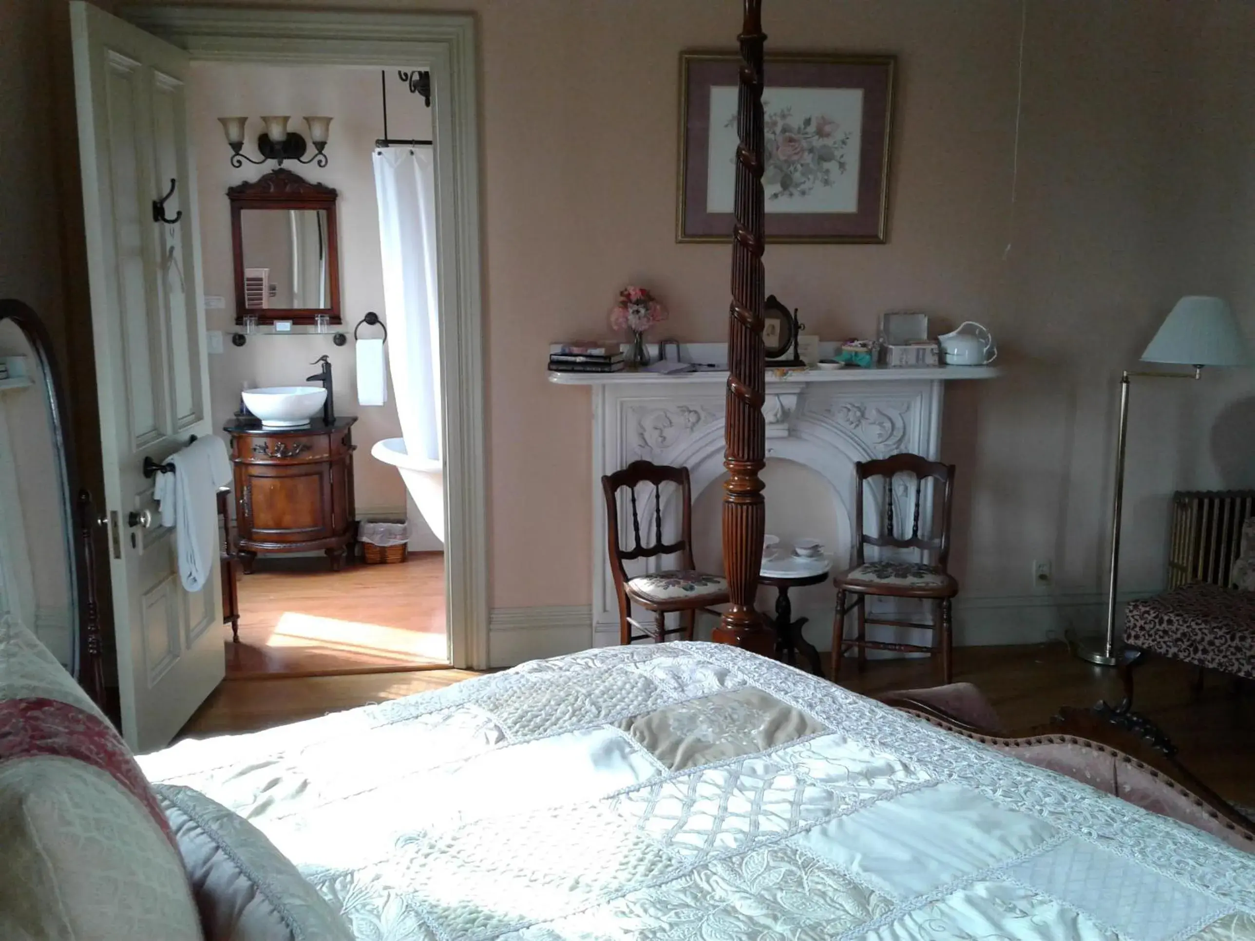 King Room in Proctor Mansion Inn King Room in Proctor Mansion Inn