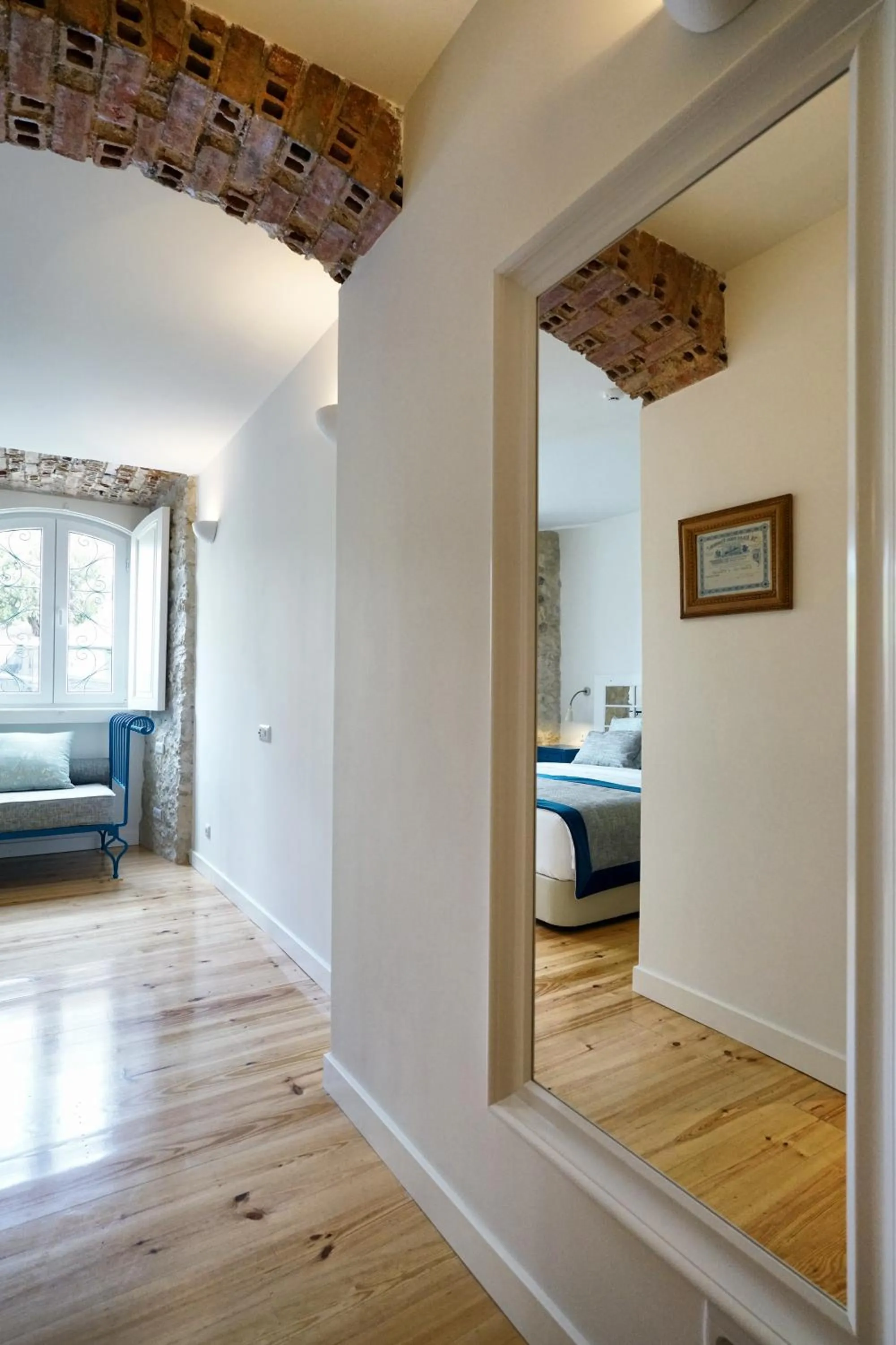 Living room, Bed in Casas de São Bento