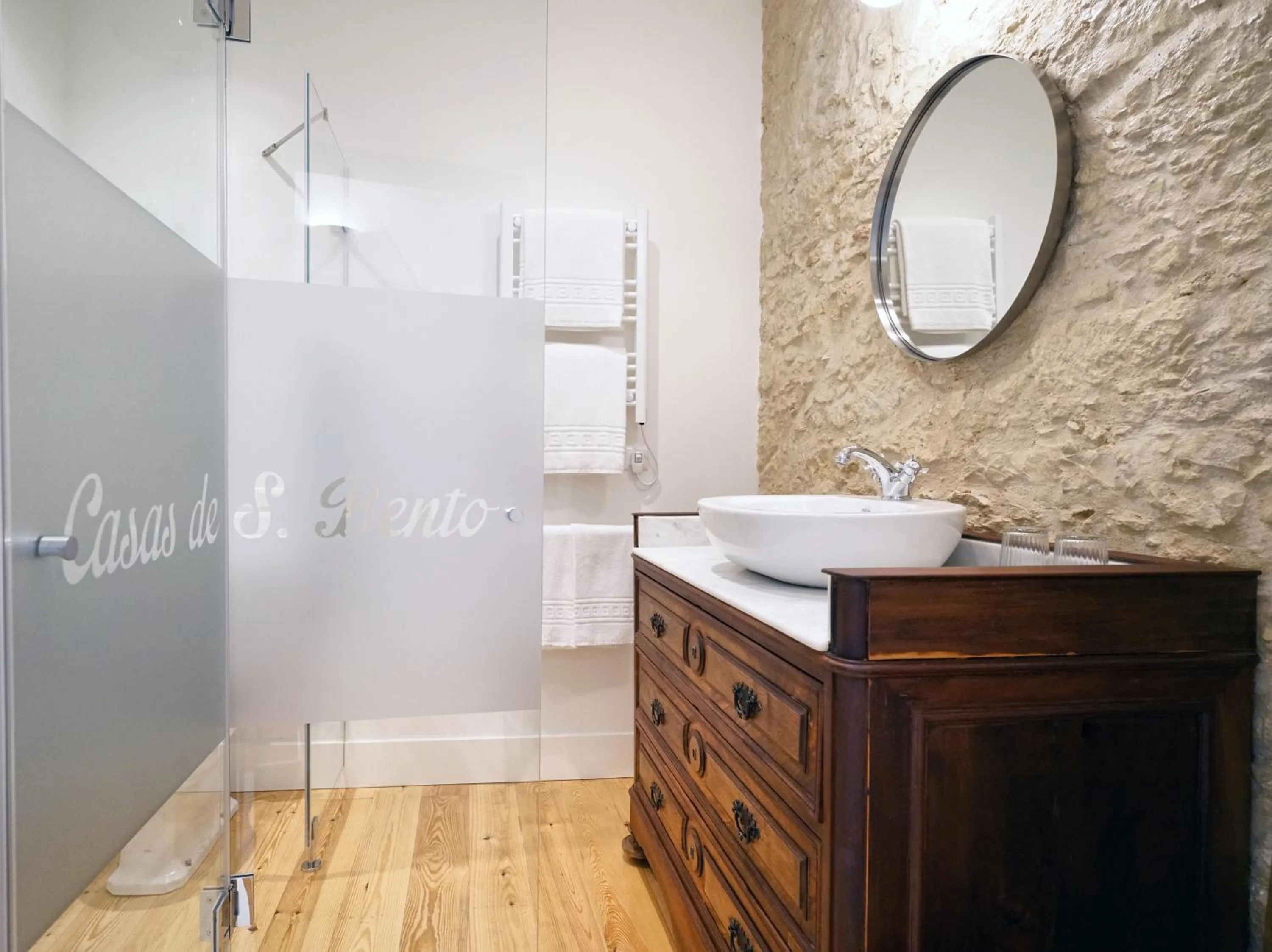 Property logo or sign in Casas de São Bento