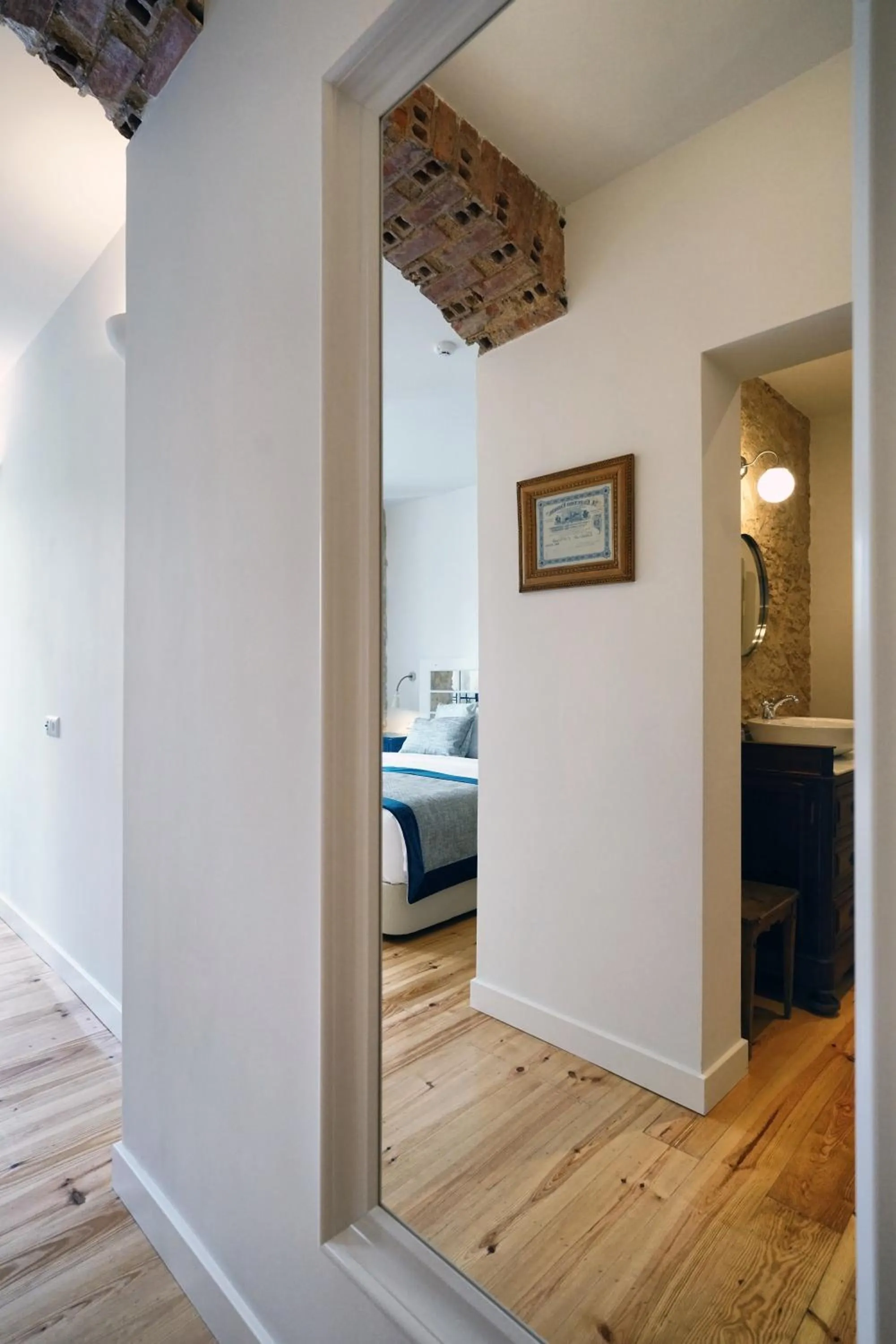 Photo of the whole room, Bed in Casas de São Bento