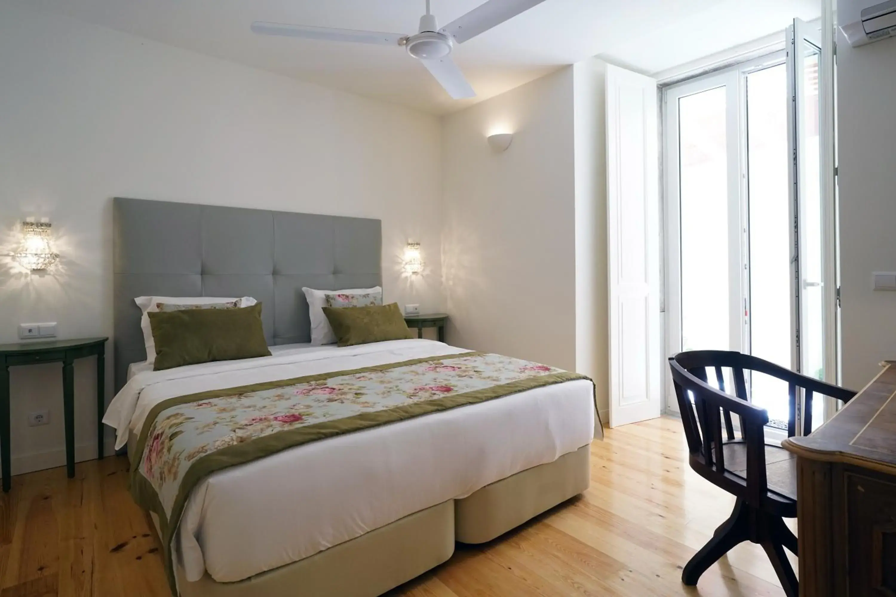 Deluxe Double or Twin Room with Patio in Casas de São Bento Deluxe Double or Twin Room with Patio in Casas de São Bento