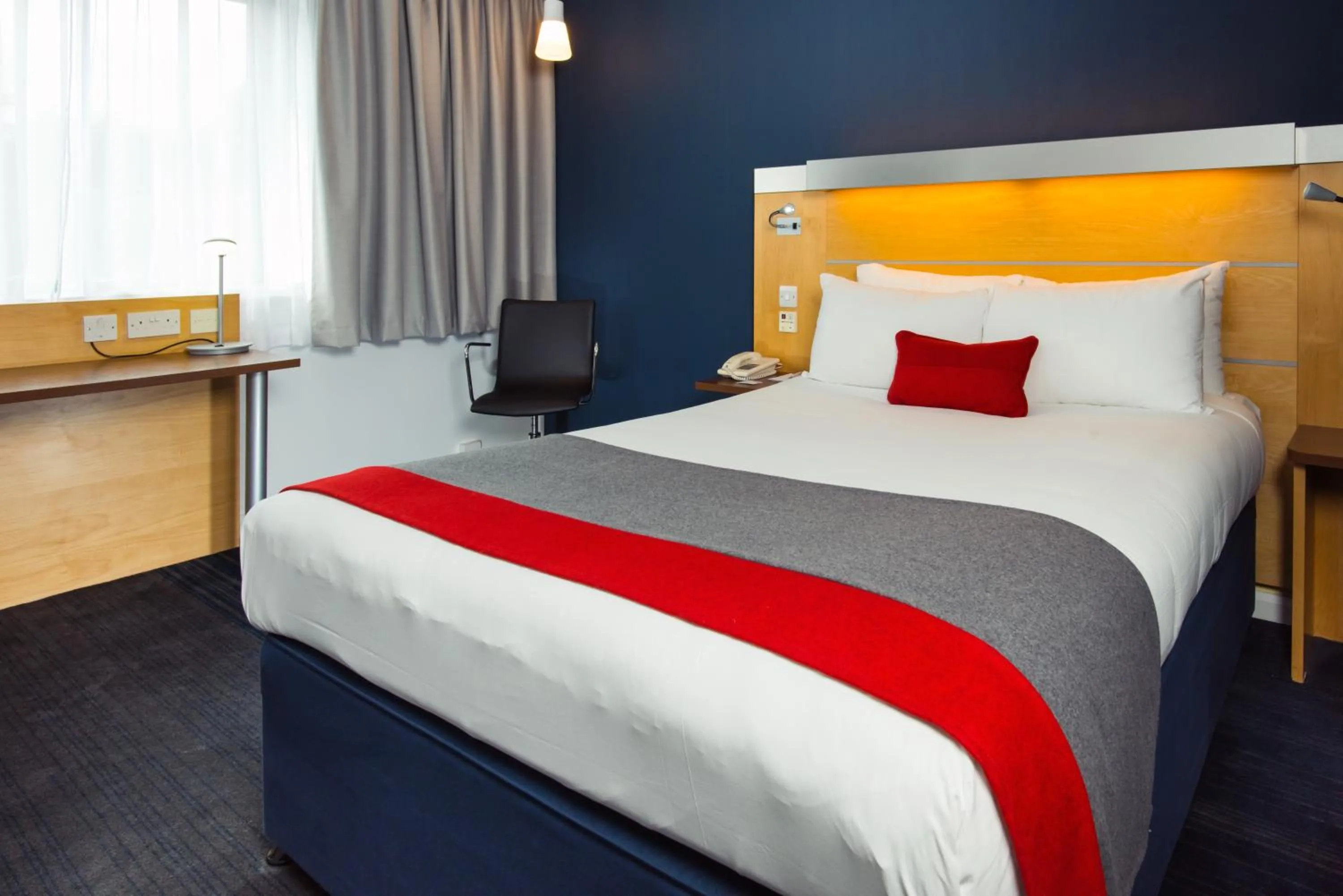 Bedroom, Bed in Holiday Inn Express Hemel Hempstead by IHG
