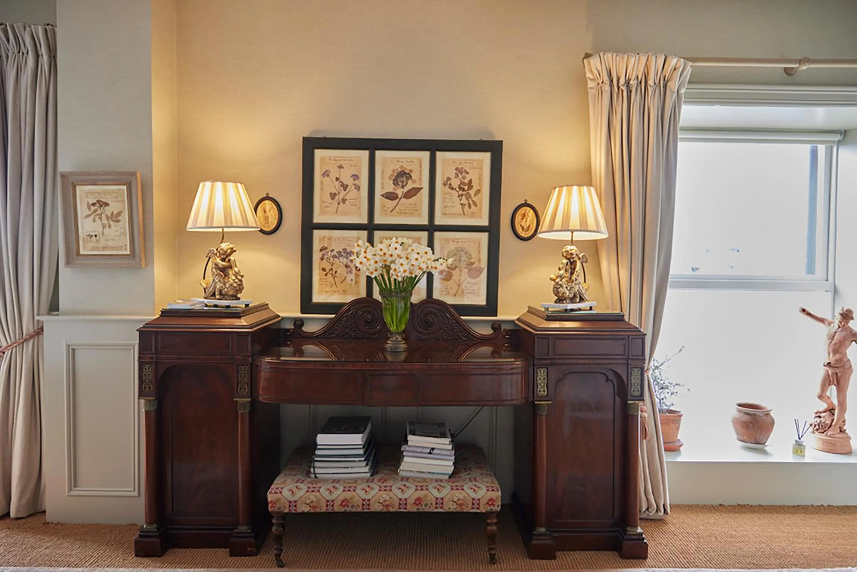 Lobby or reception in Perryville House