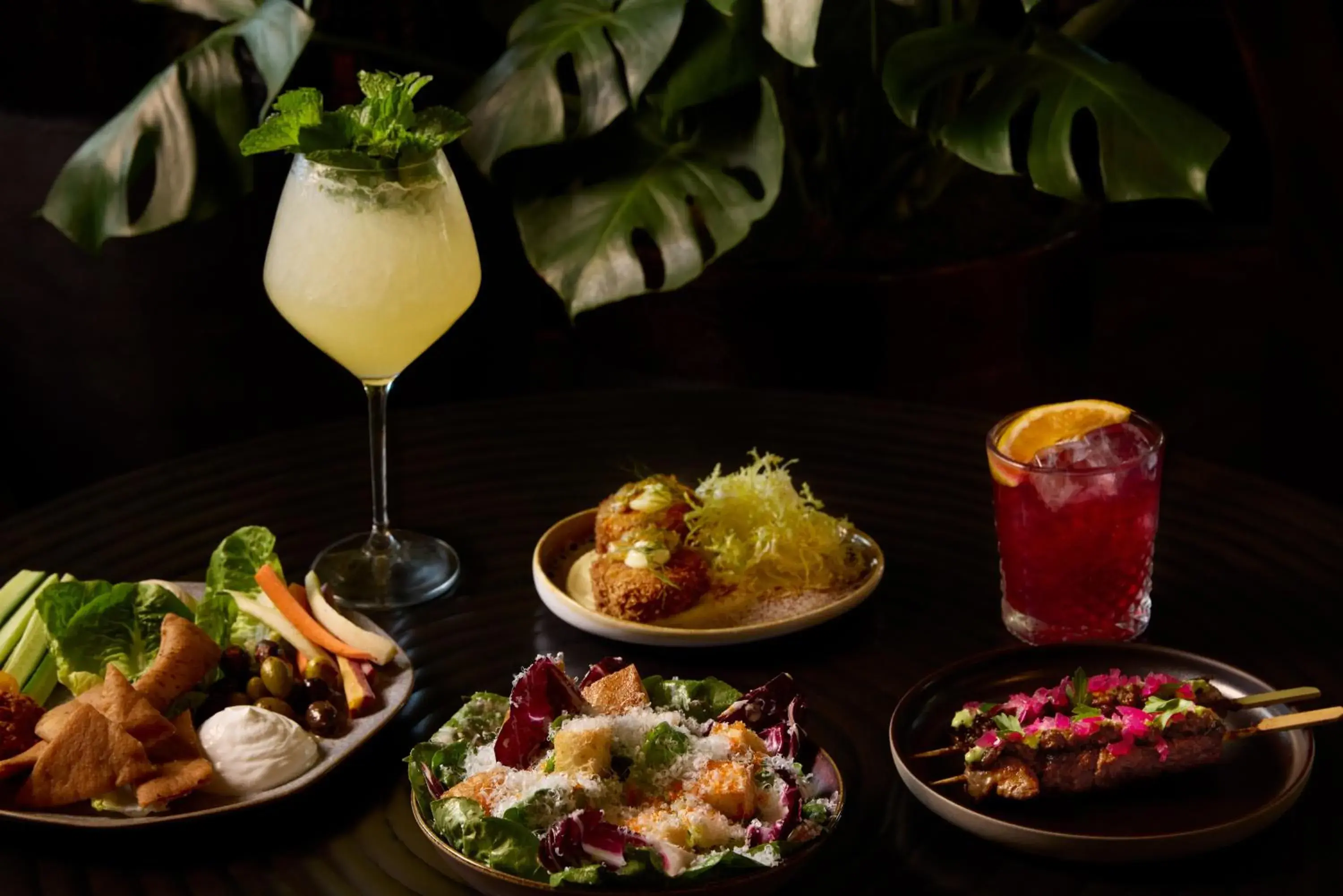 Lounge or bar in Kimpton La Peer Hotel West Hollywood by IHG Lounge or bar in Kimpton La Peer Hotel West Hollywood by IHG