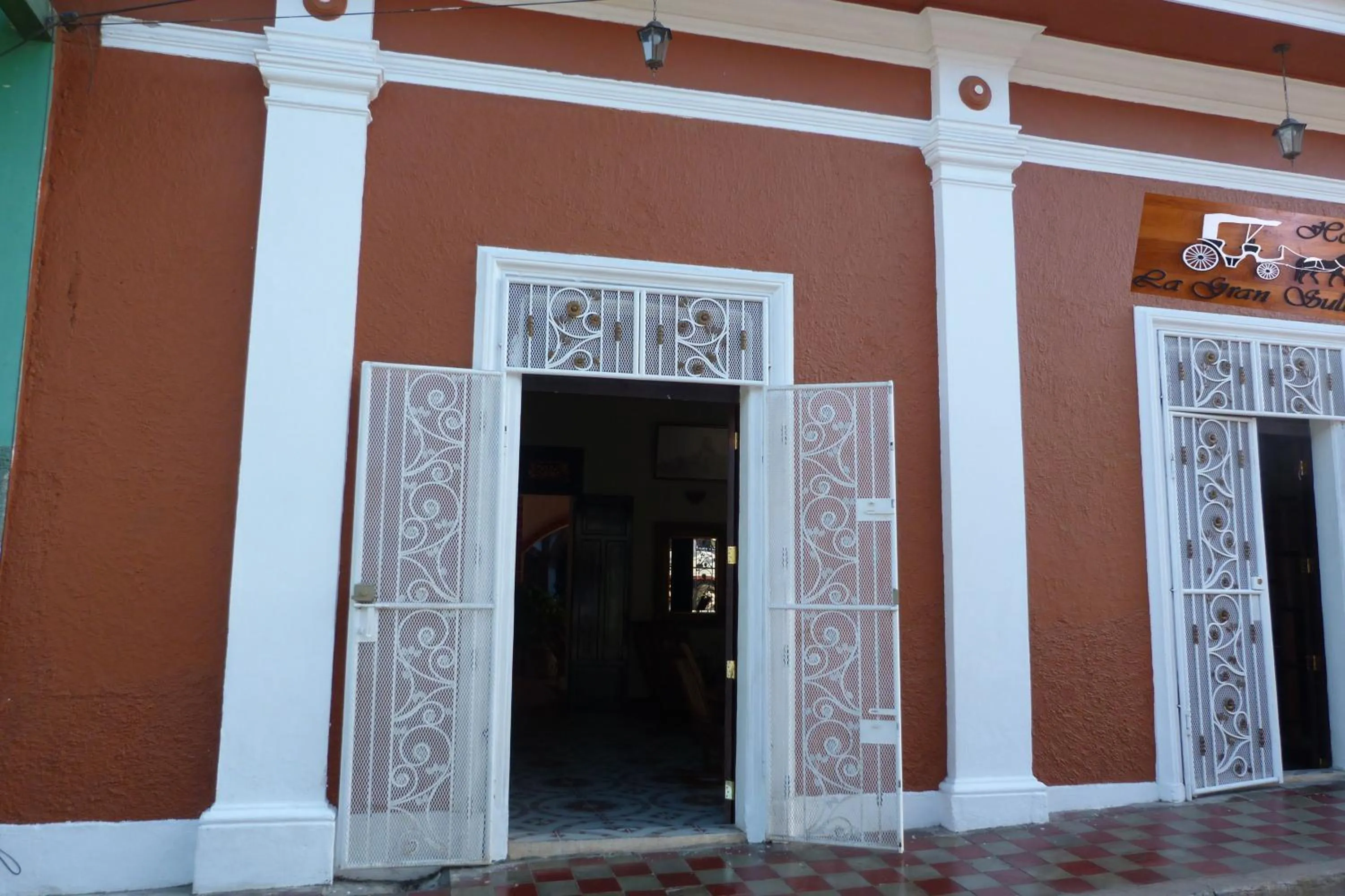 Property building in Hotel La Gran Sultana