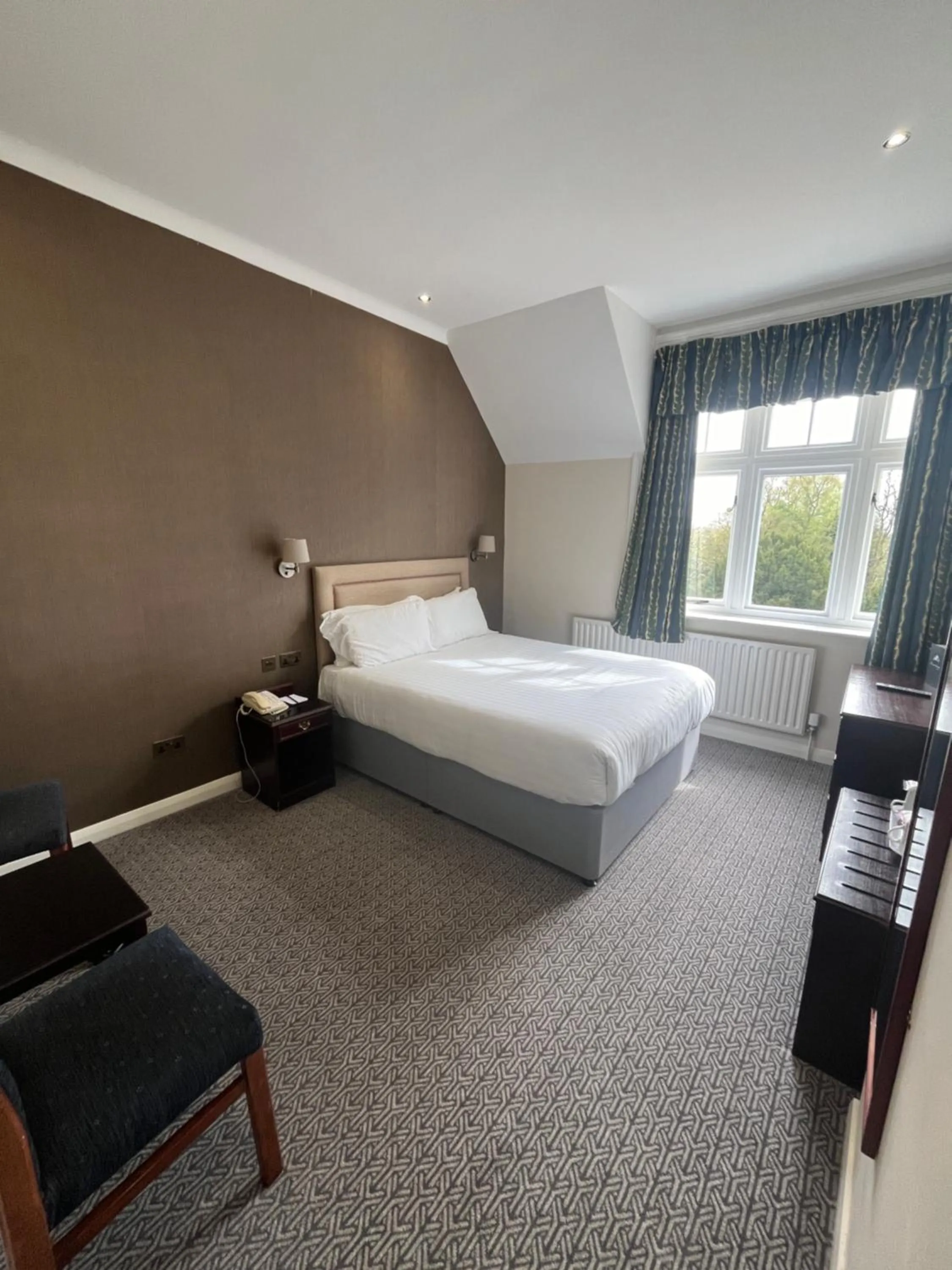 Bed in Bestwood Lodge Hotel