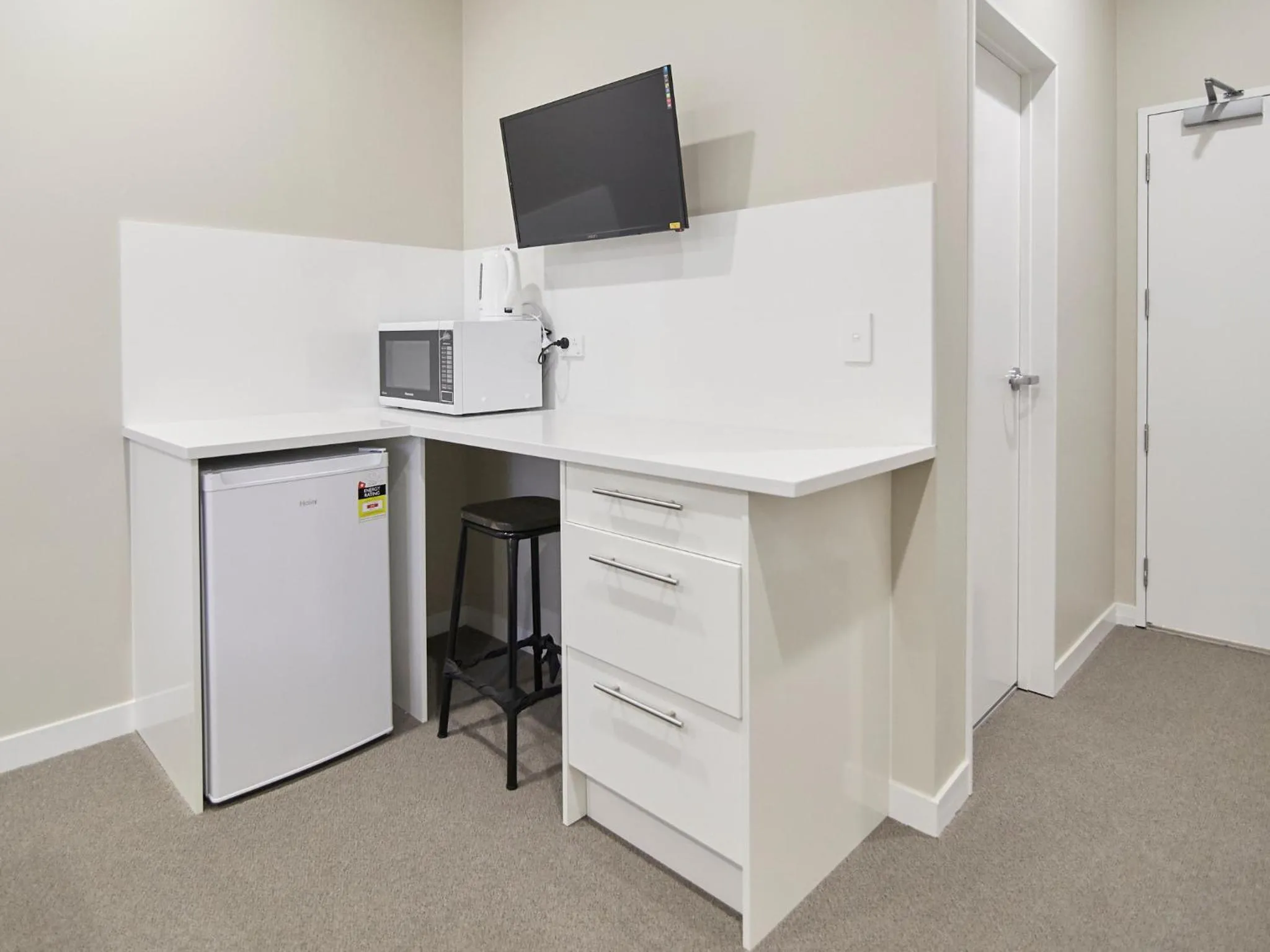 TV and multimedia in Three Palms Lodge